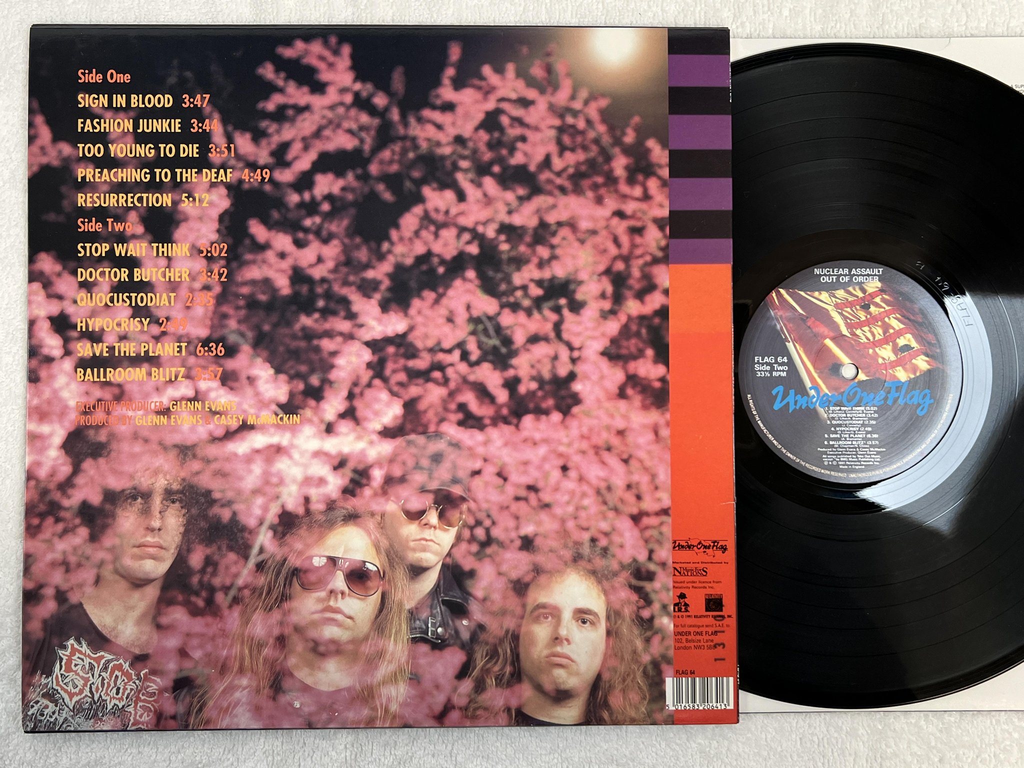 Omslagsbild för skivan NUCLEAR ASSAULT Out Of Order LP -91 UK under one flag FLAG 64 ** DEATH METAL **