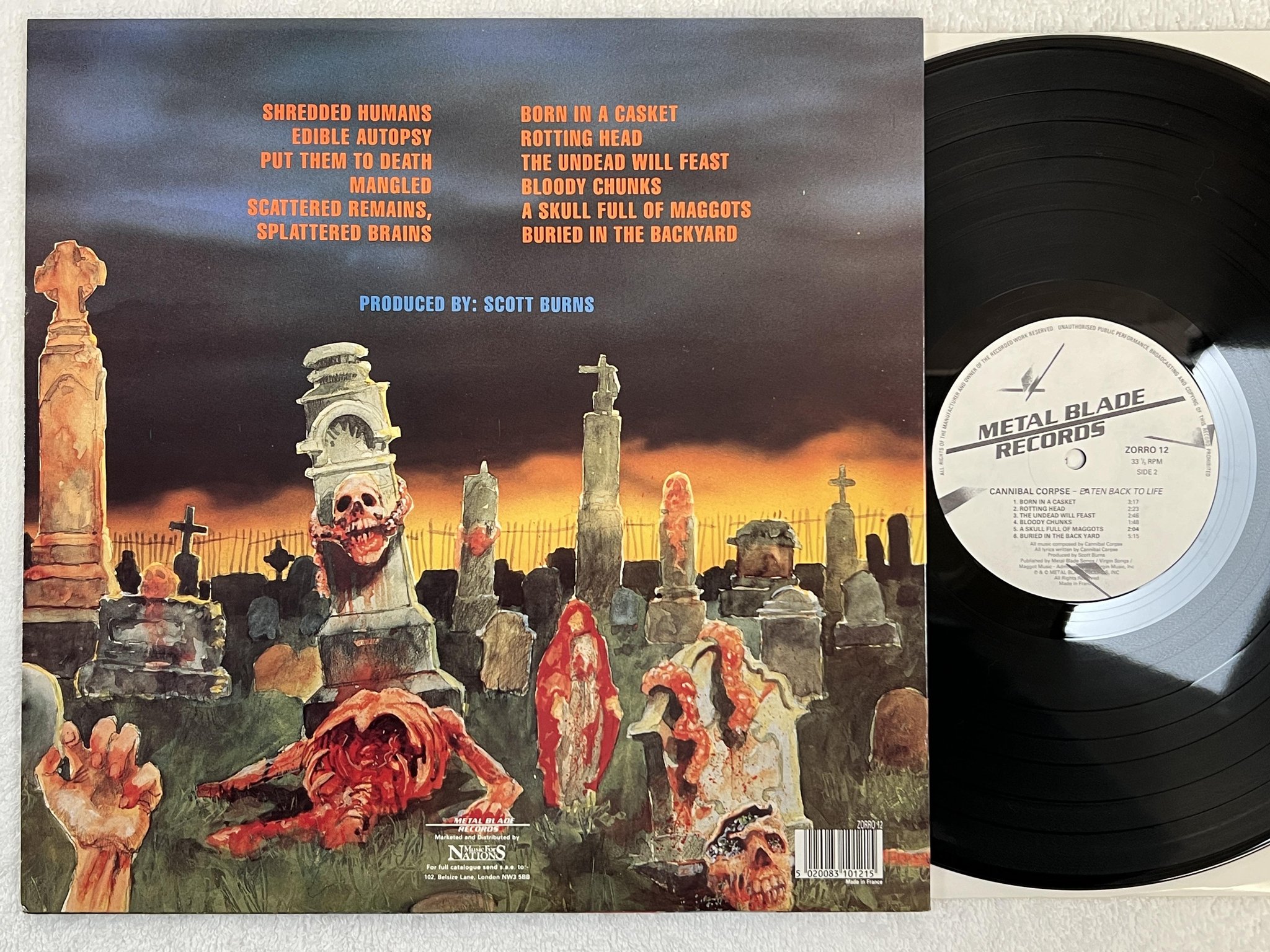 Omslagsbild för skivan CANNIBAL CORPSE Eaten Back To Life LP -90 UK METAL BLADE zorro 12 *** YEAH ***