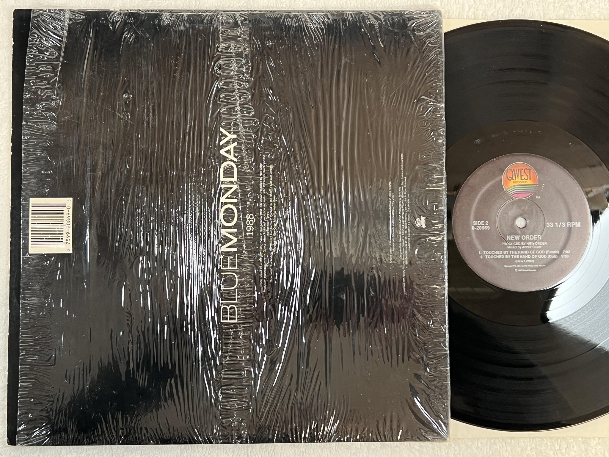Omslagsbild för skivan NEW ORDER blue monday 1988 12" US QWEST 0-20869