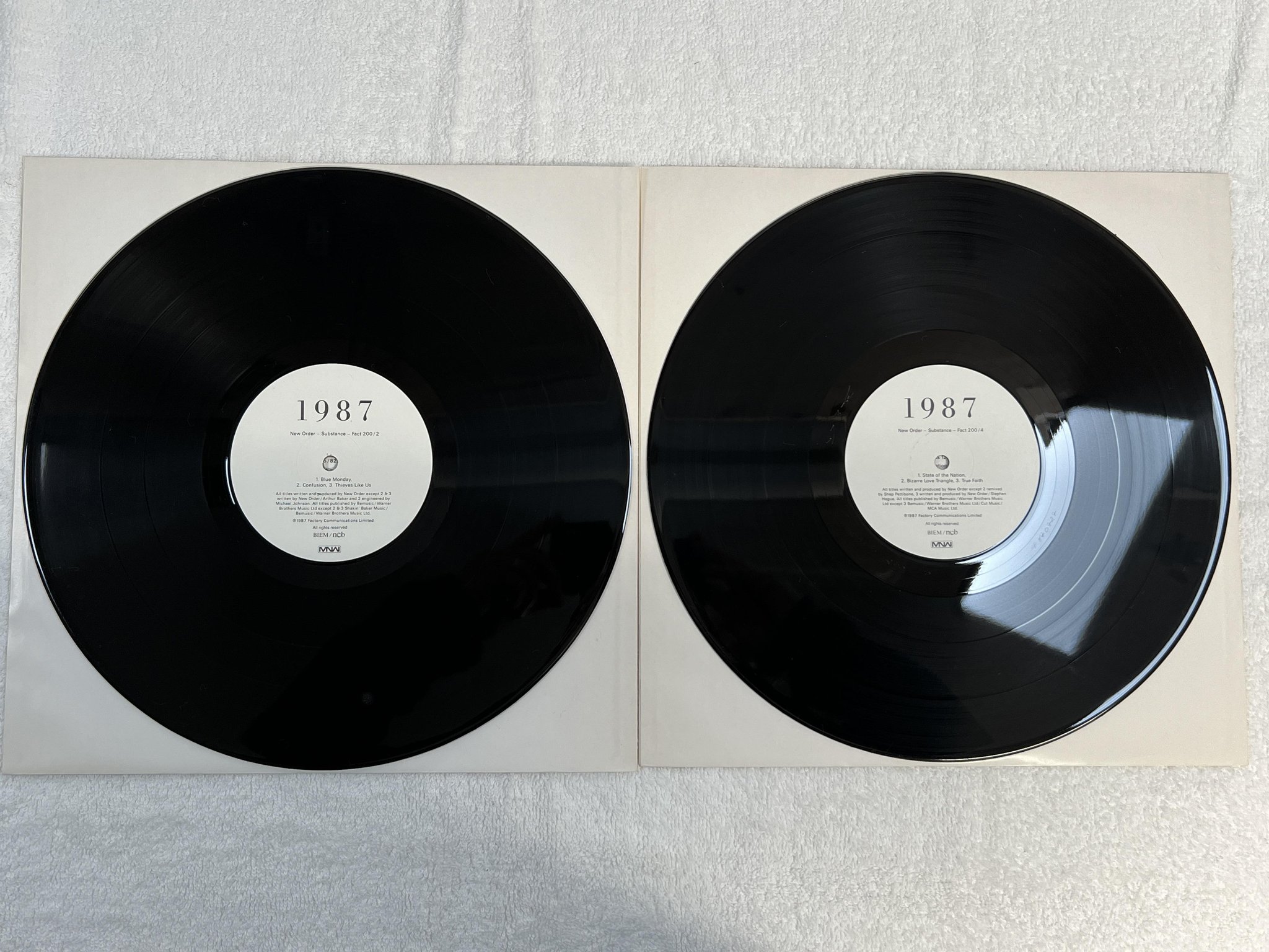 Omslagsbild för skivan NEW ORDER Substance 2xLP -87 MNW Fact 200 *** EMBOSSED COVER ***