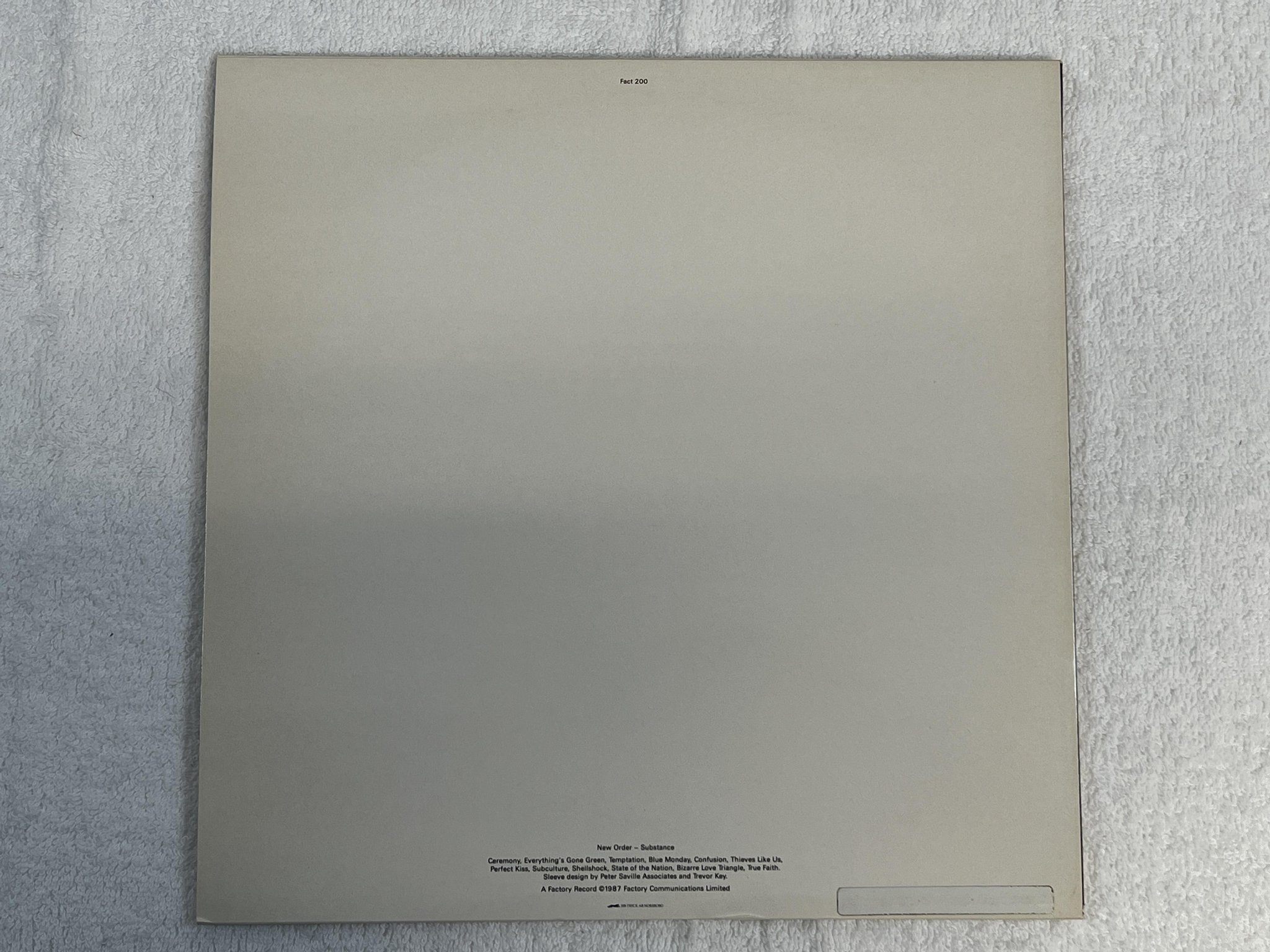 Omslagsbild för skivan NEW ORDER Substance 2xLP -87 MNW Fact 200 *** EMBOSSED COVER ***