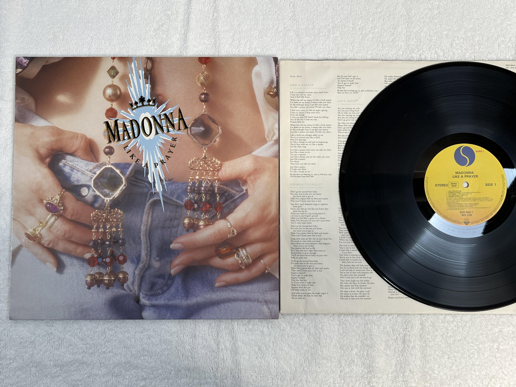 Omslagsbild för skivan MADONNA like a prayer LP -89 Ger SIRE 925 844-1