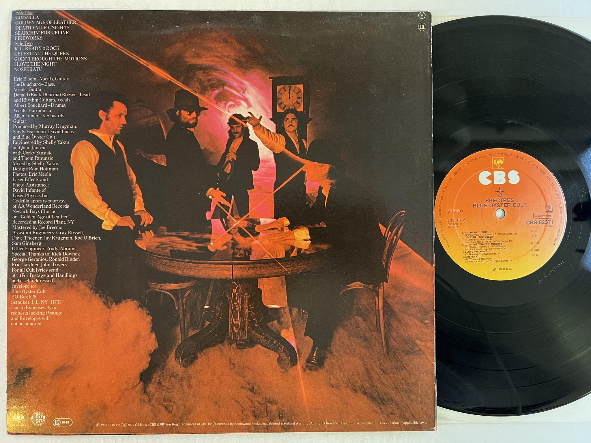 Omslagsbild för skivan BLUE ÖYSTER CULT spectres LP -77 CBS 82371