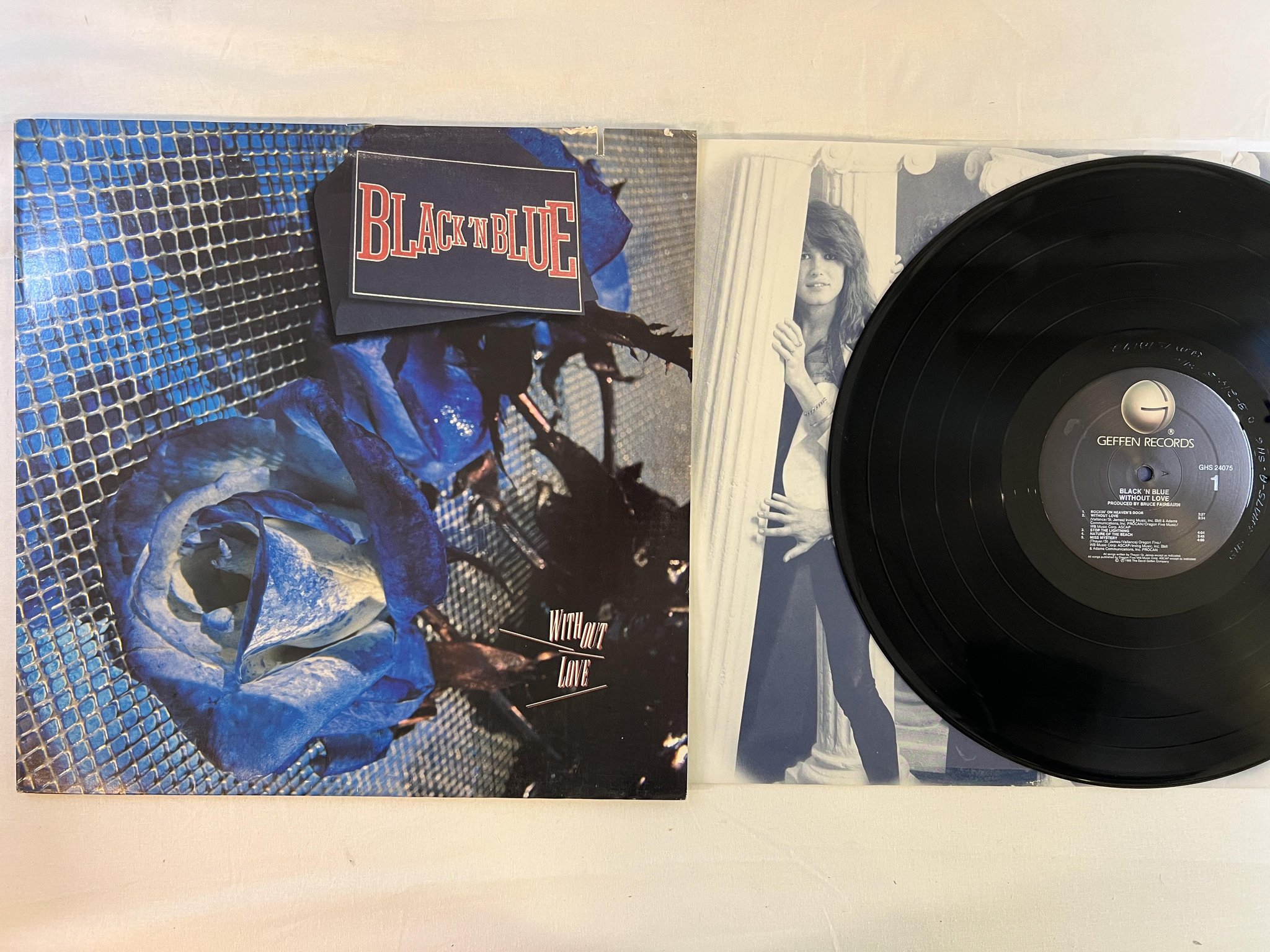 Omslagsbild för skivan BLACK N BLUE without love LP -85 US GEFFEN GHS 24075