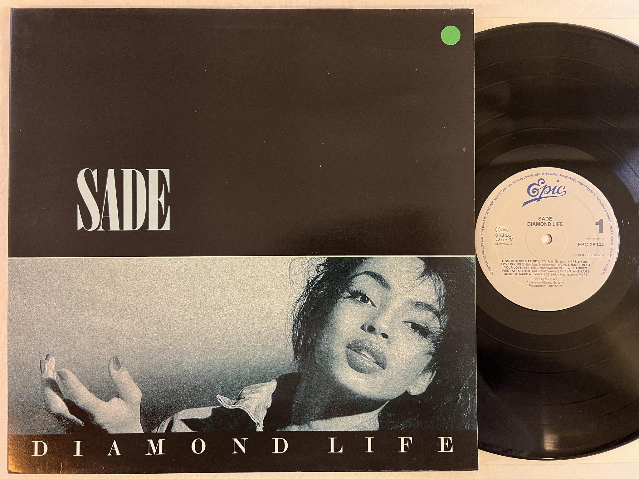 Omslagsbild för skivan SADE diamond life LP -84 Hol EPIC EPC 26044