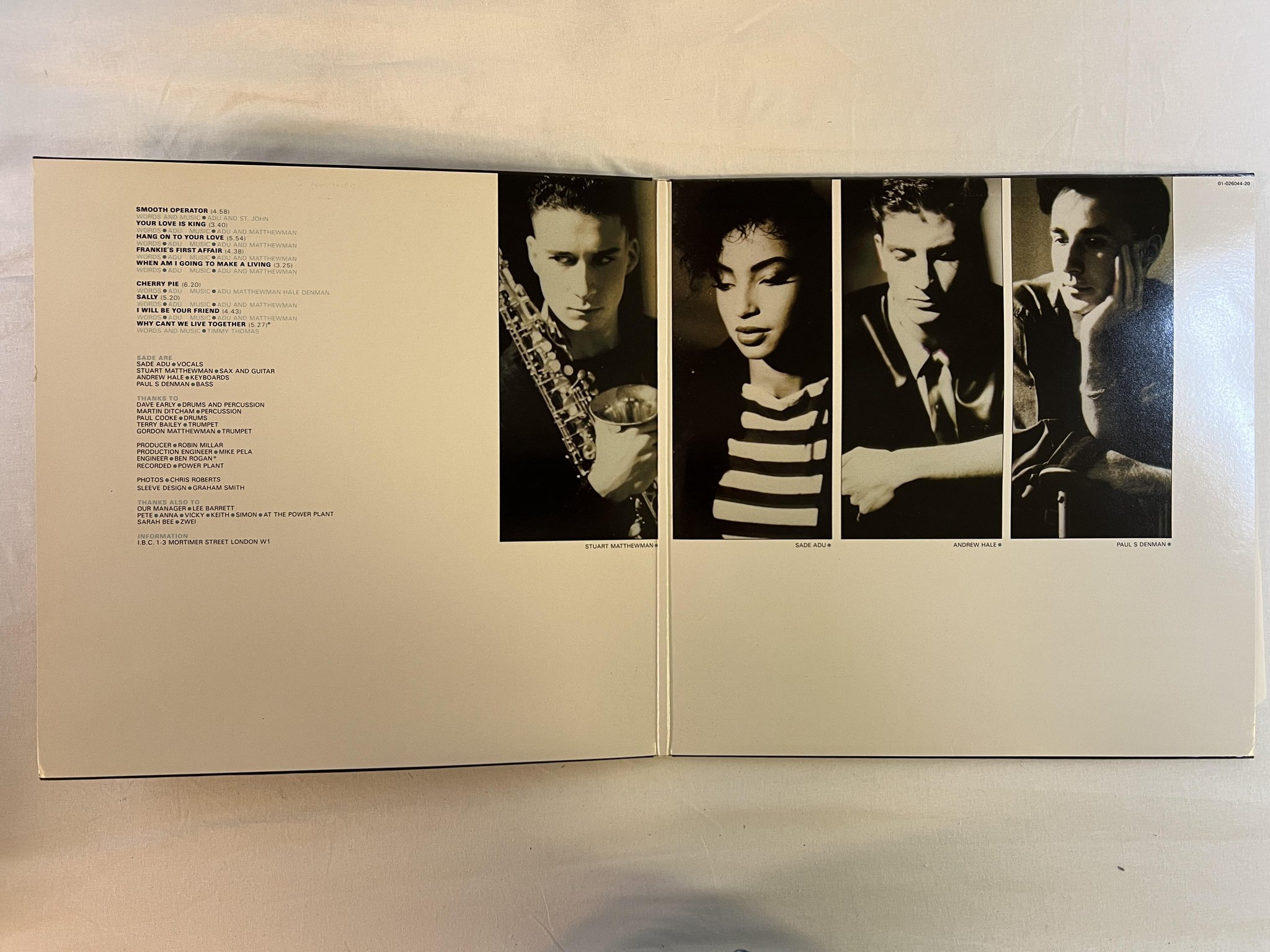 Omslagsbild för skivan SADE diamond life LP -84 Hol EPIC EPC 26044