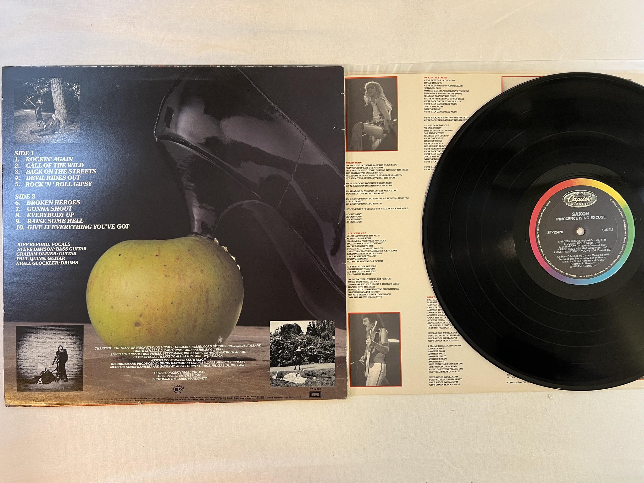 Omslagsbild för skivan SAXON innocence is no excuse LP -85 Can CAPITOL SR-12420