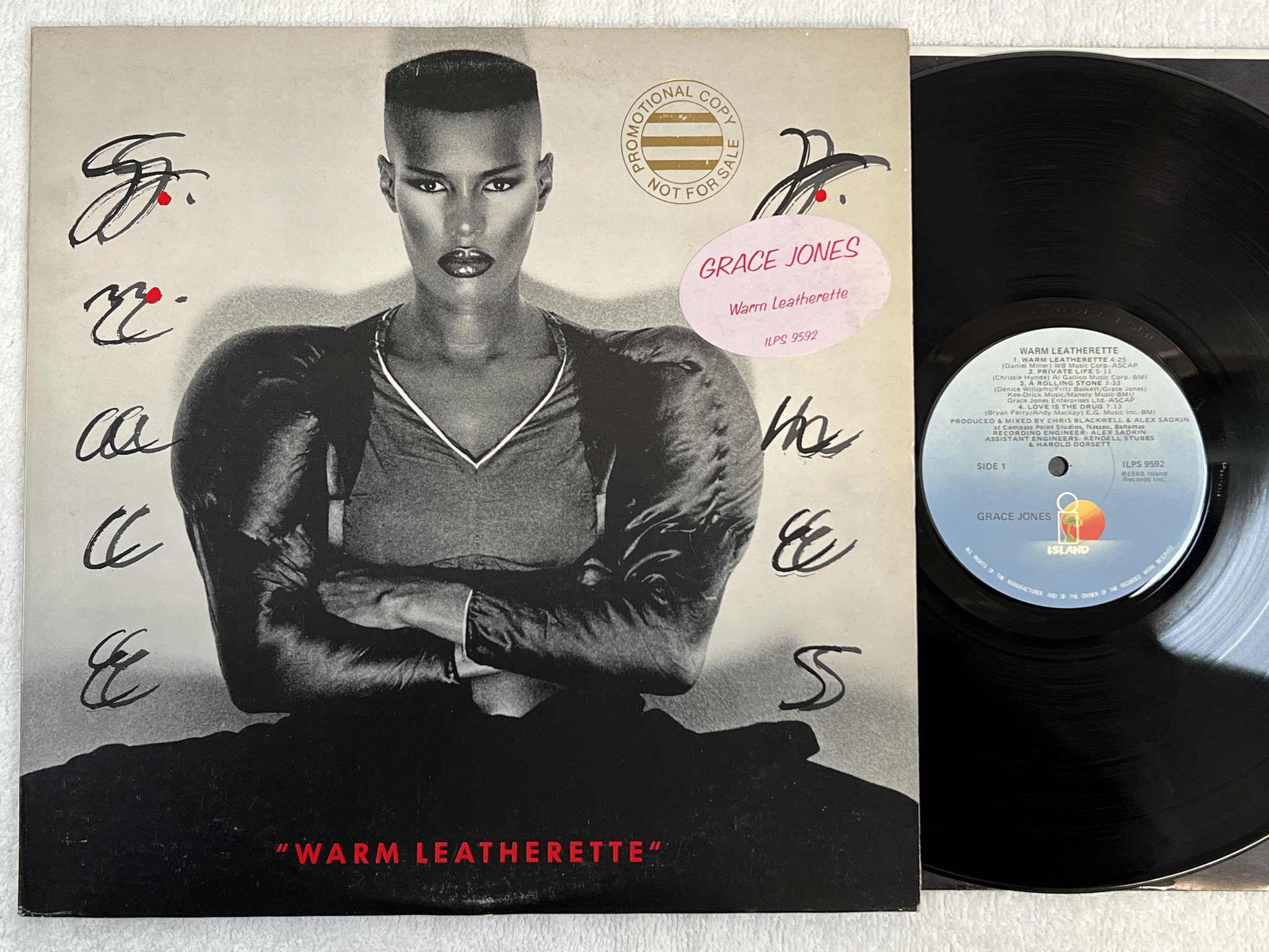 Omslagsbild för skivan GRACE JONES warm leatherette LP -80 US ISLAND ILPS 9592 ** promo stamp **