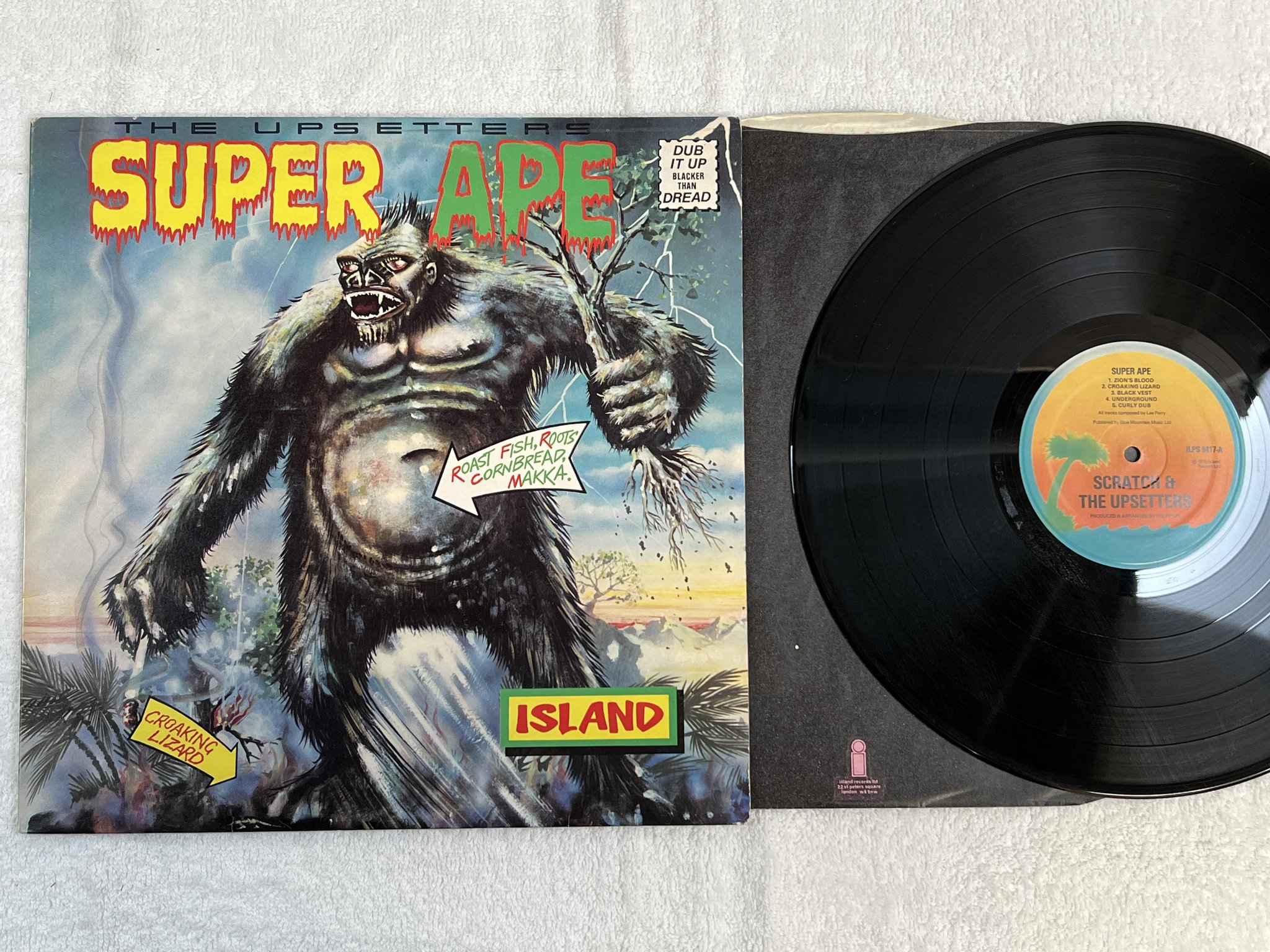 Omslagsbild för skivan THE UPSETTERS super ape LP -76 UK ISLAND ILPS 9417 *** RARE DUB REGGAE ***