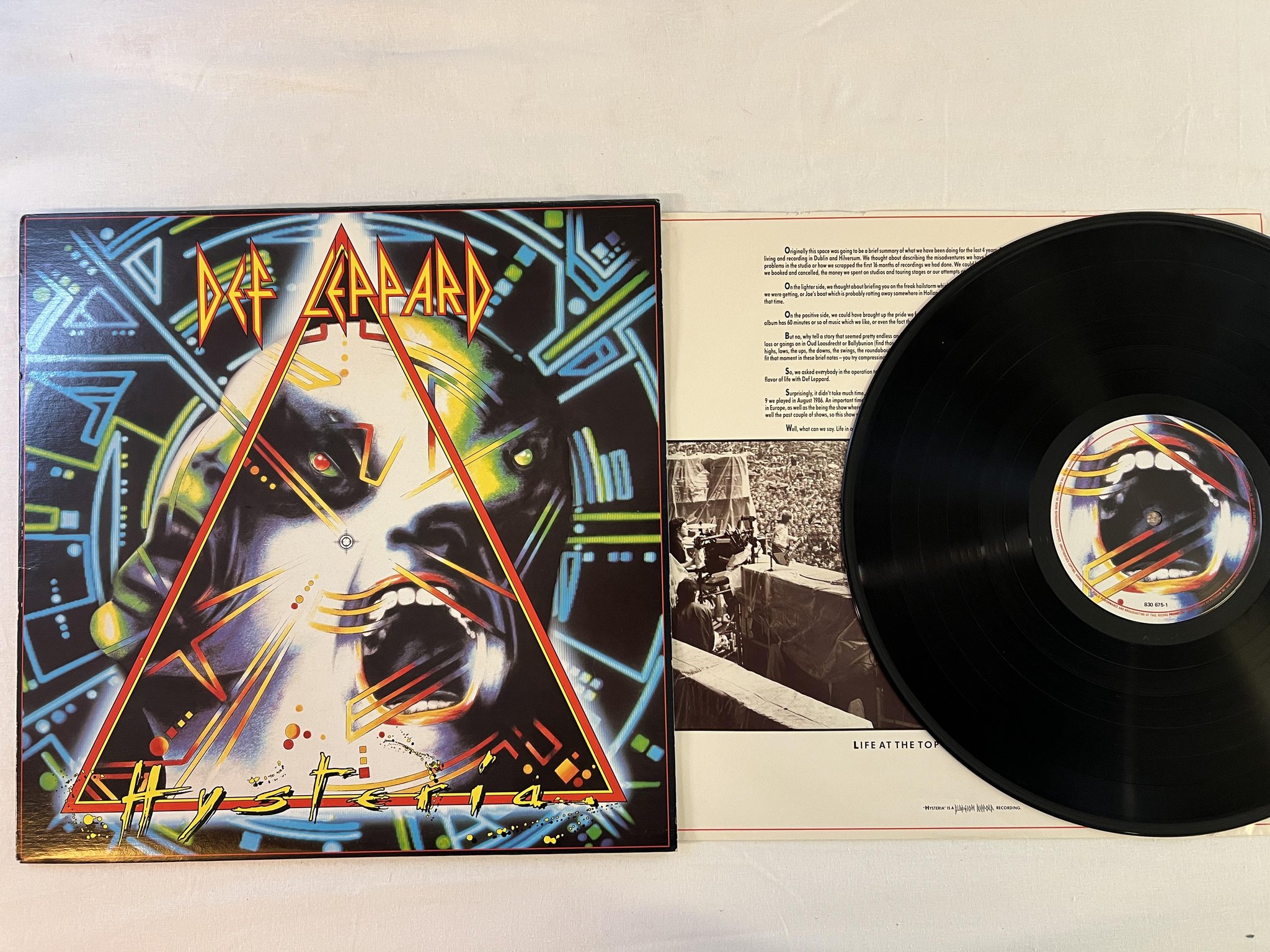 Omslagsbild för skivan DEF LEPPARD hysteria LP -87 Can VERTIGO 830 675-1