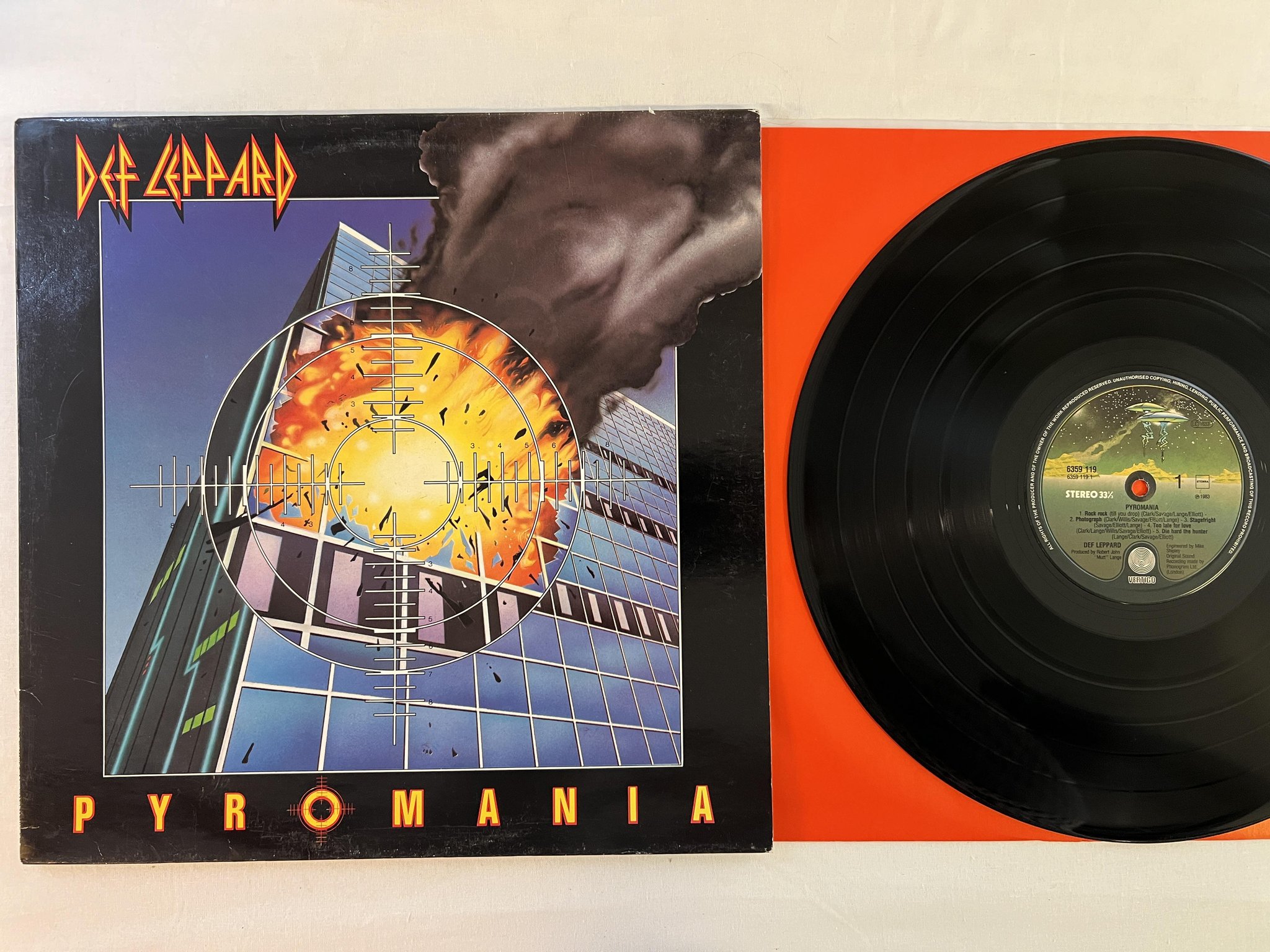 Omslagsbild för skivan DEF LEPPARD pyromania LP -83 Hol VERTIGO 6359 119