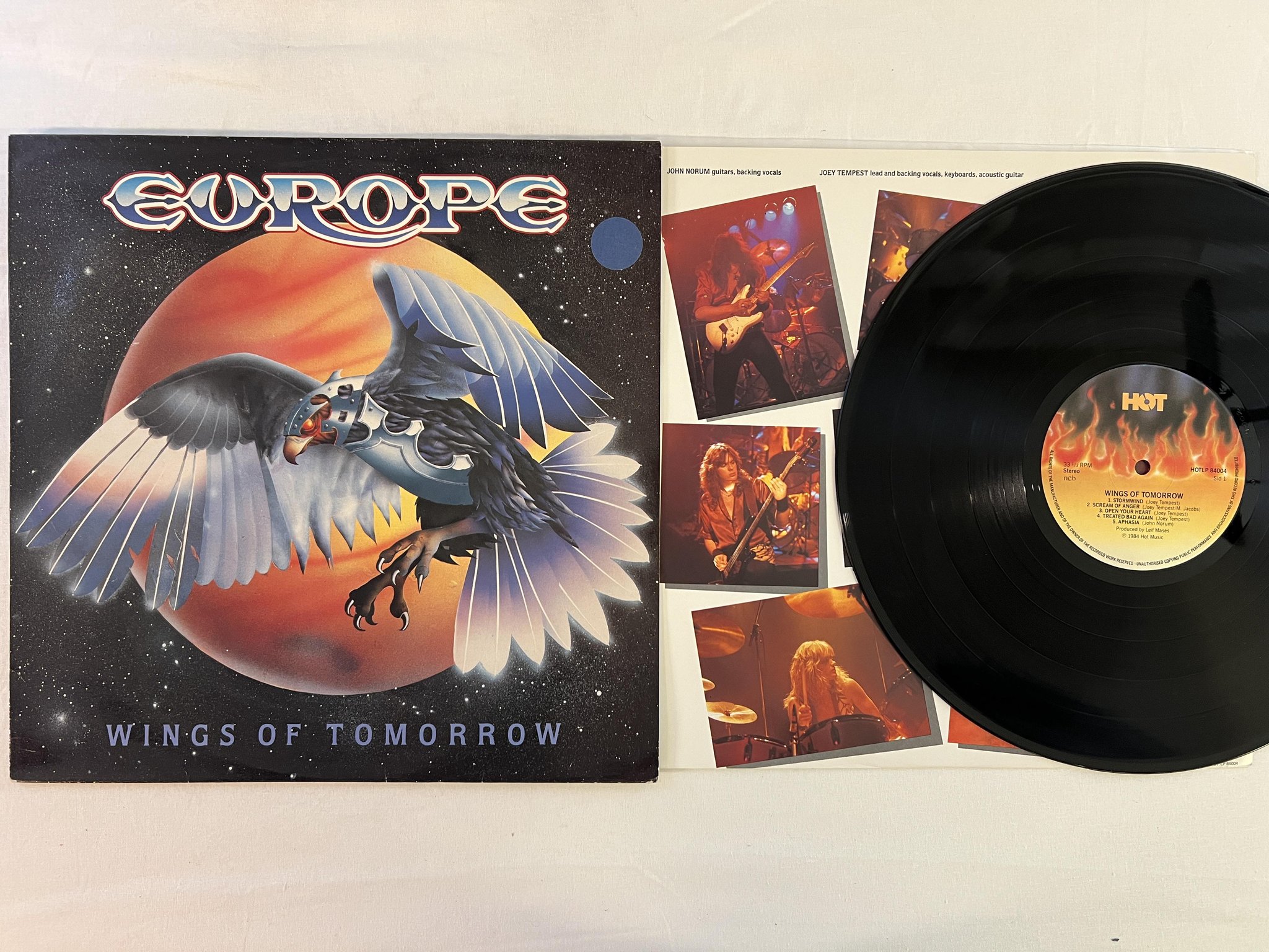Omslagsbild för skivan EUROPE wings of tomorrow LP -84 Swe HOT HOTLP 84004