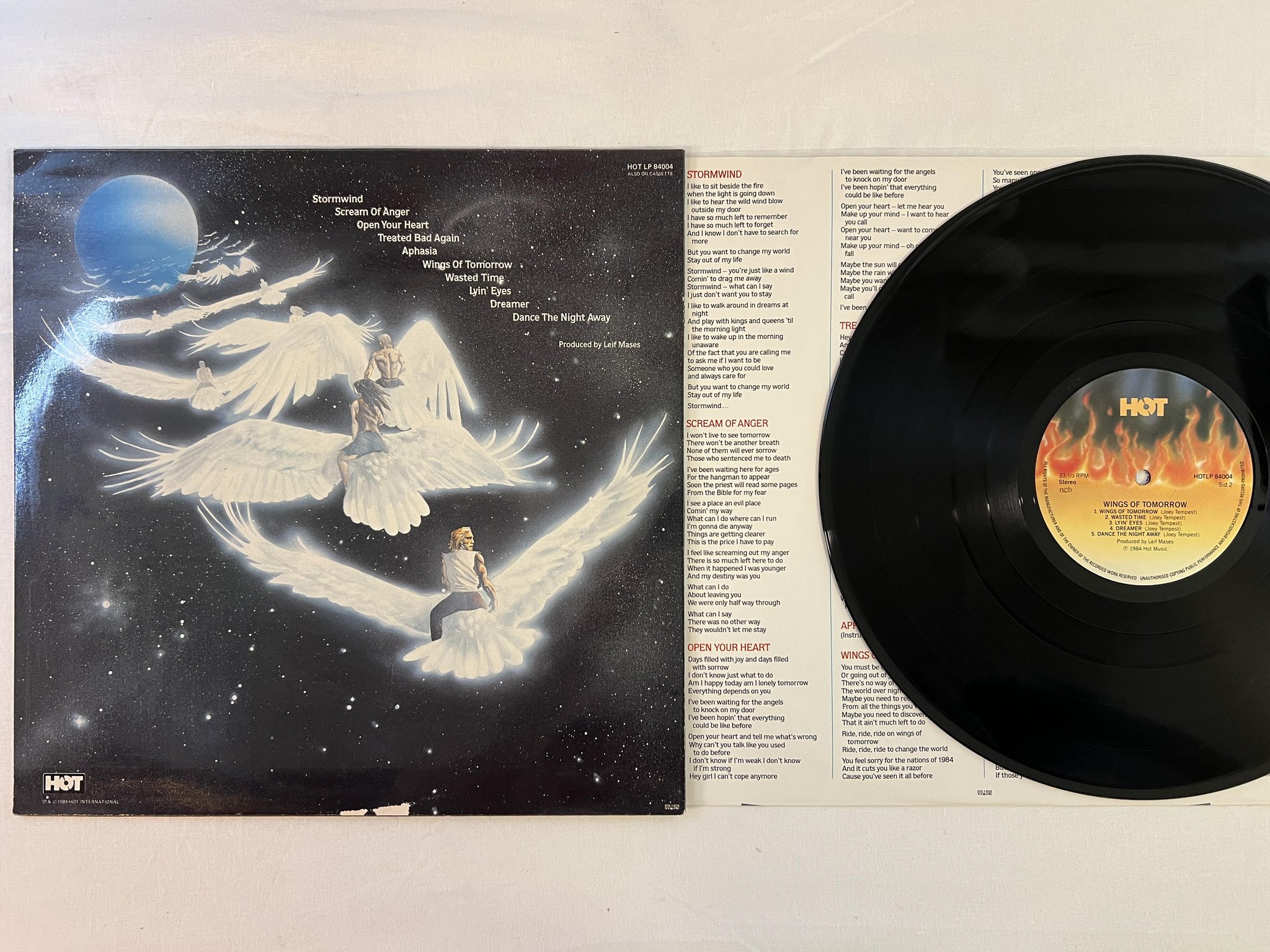 Omslagsbild för skivan EUROPE wings of tomorrow LP -84 Swe HOT HOTLP 84004