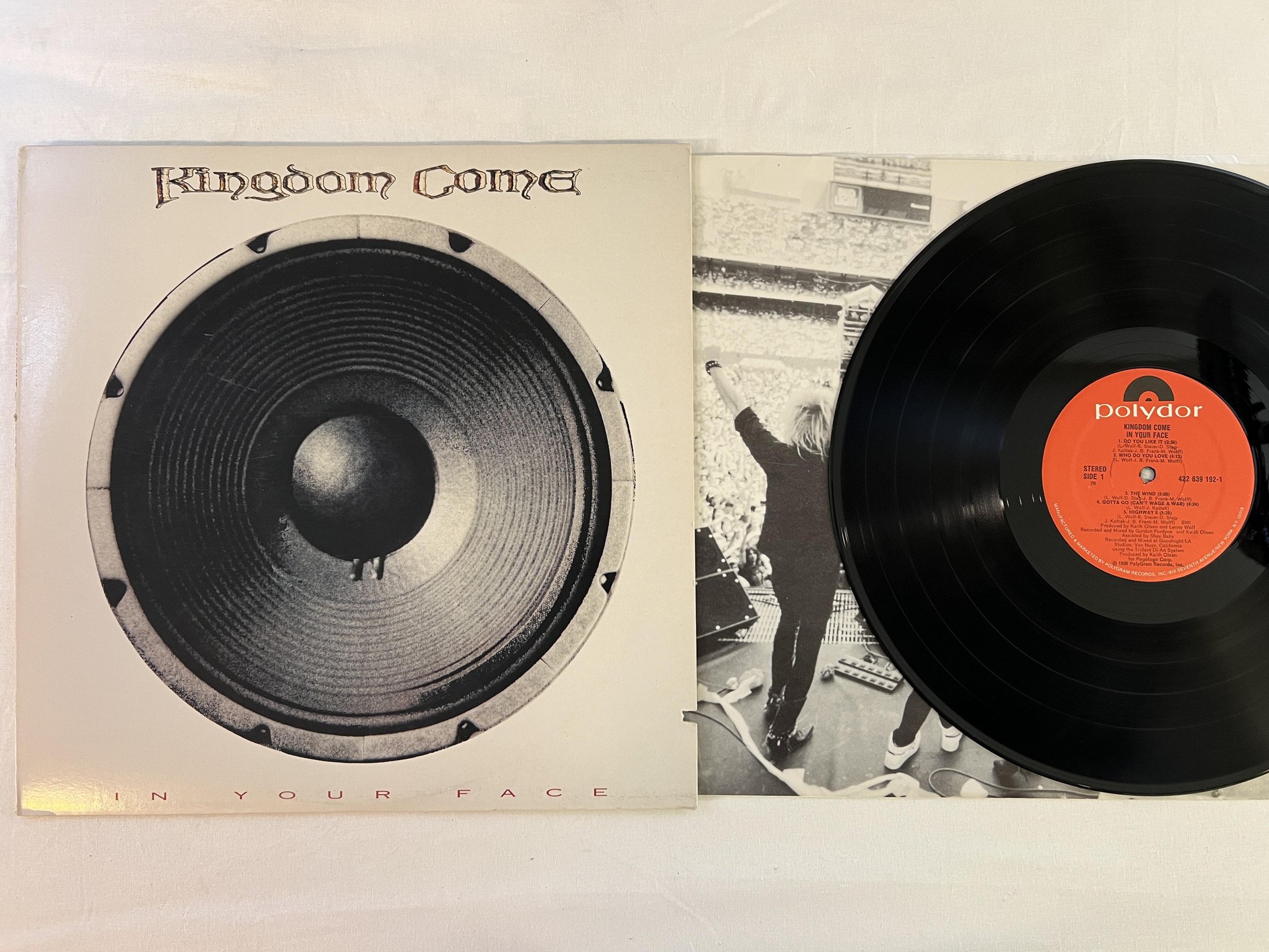 Omslagsbild för skivan KINGDOM COME in your face LP -89 US polydor 422 829 192-1