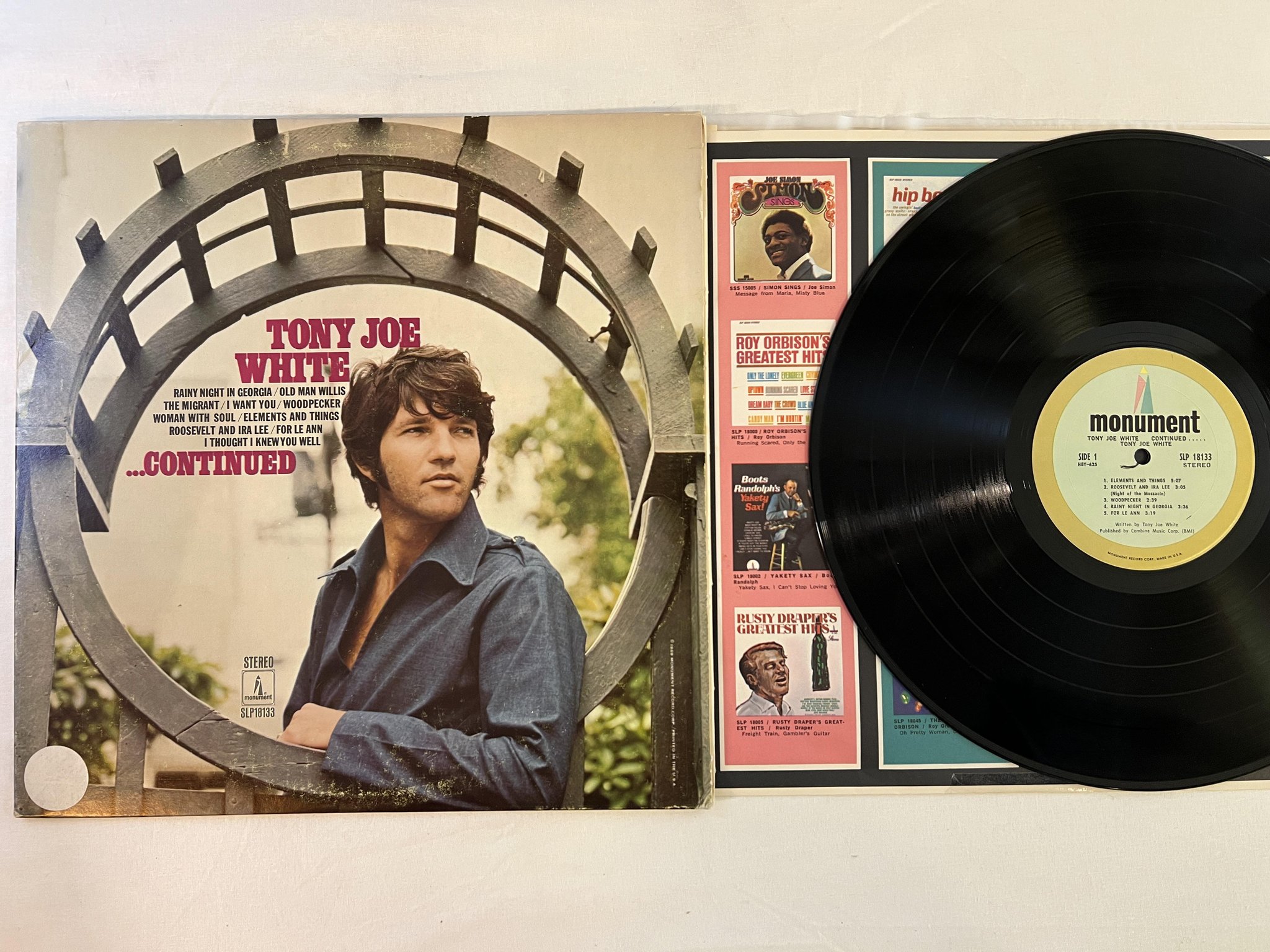 Omslagsbild för skivan TONY JOE WHITE continued... LP US MONUMENT SLP 18133