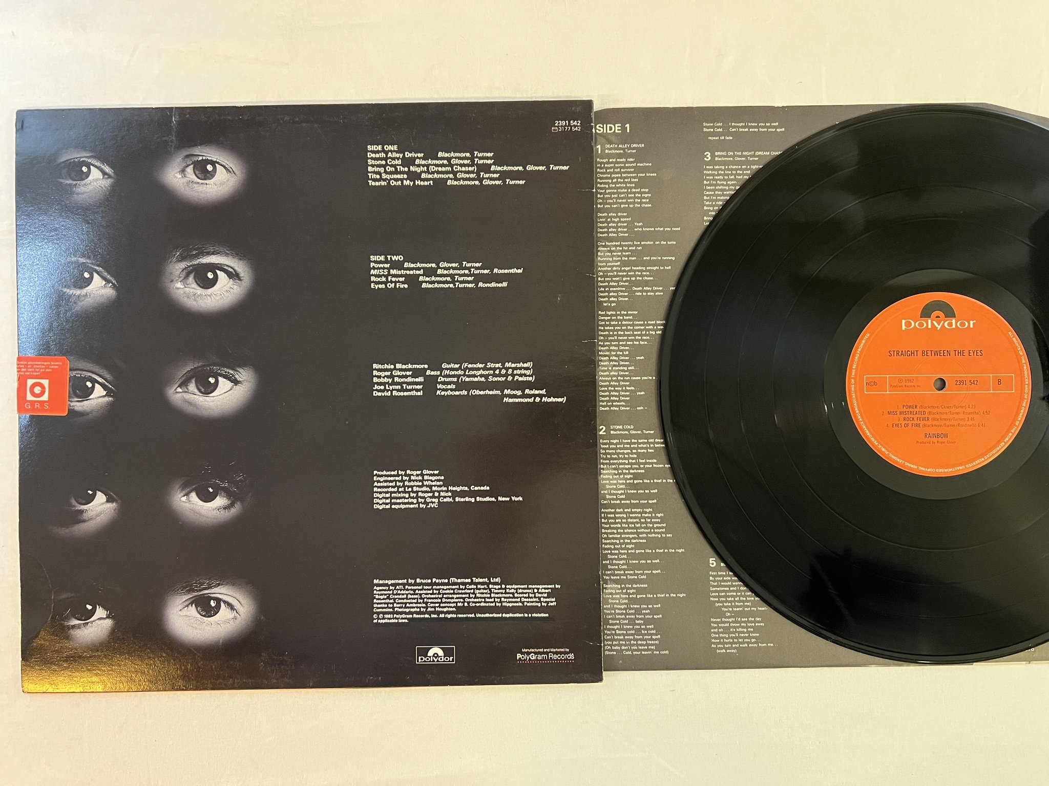 Omslagsbild för skivan RAINBOW straight between the eyes LP -82 ncb POLYDOR 2391 542