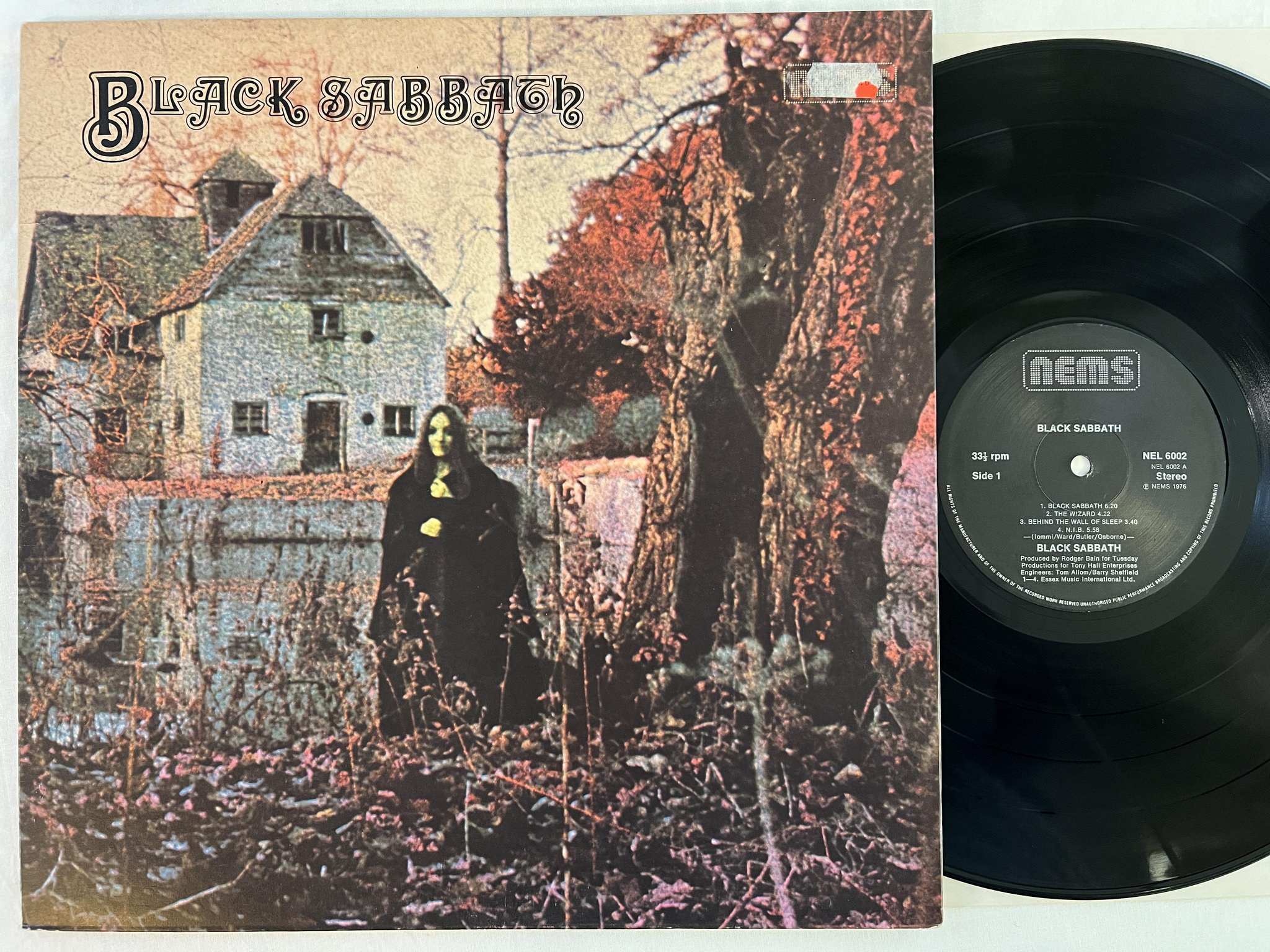 Omslagsbild för skivan BLACK SABBATH s/t LP -76 UK NEMS NEL 6002