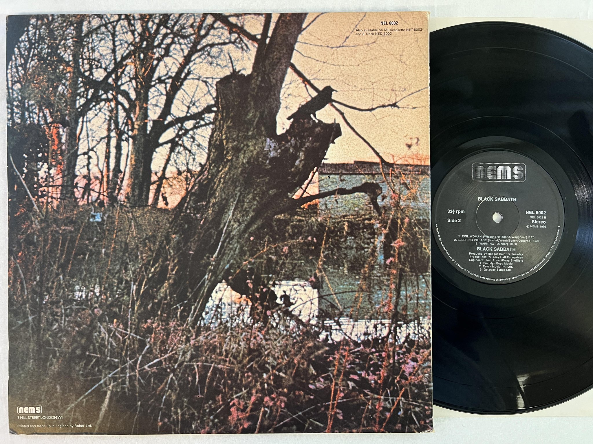 Omslagsbild för skivan BLACK SABBATH s/t LP -76 UK NEMS NEL 6002