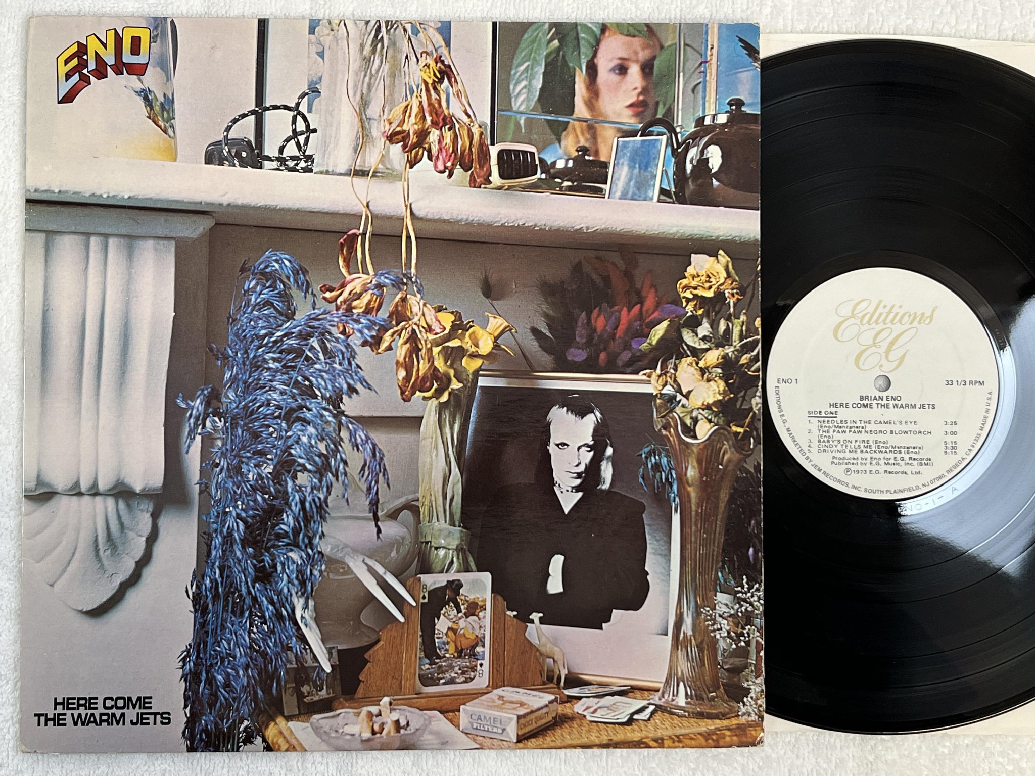 Omslagsbild för skivan BRIAN ENO here come the warm jets LP -73 US EDITIONS EG ENO-1