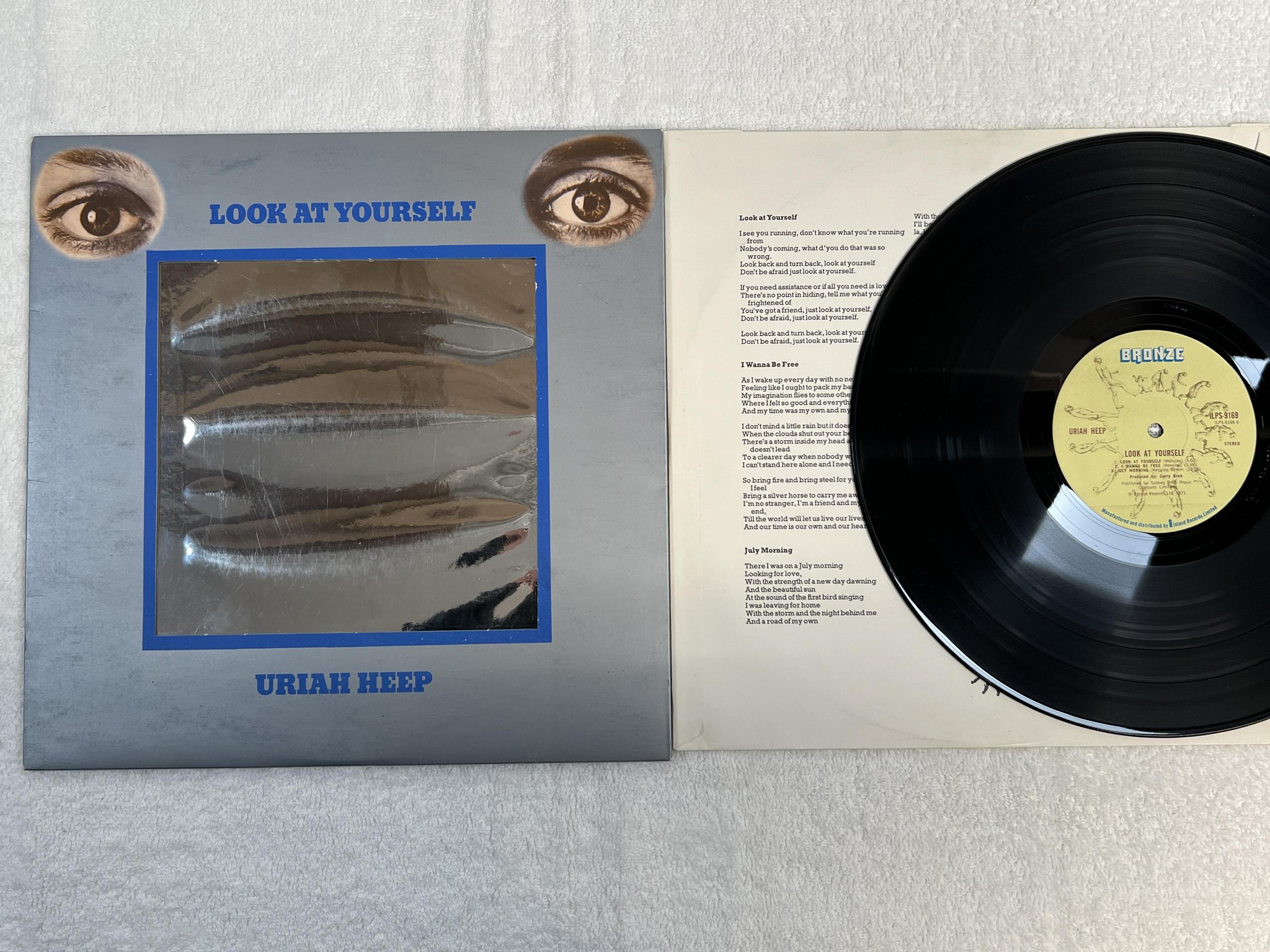 Omslagsbild för skivan URIAH HEEP look at yourself LP UK BRONZE ILPS 9169