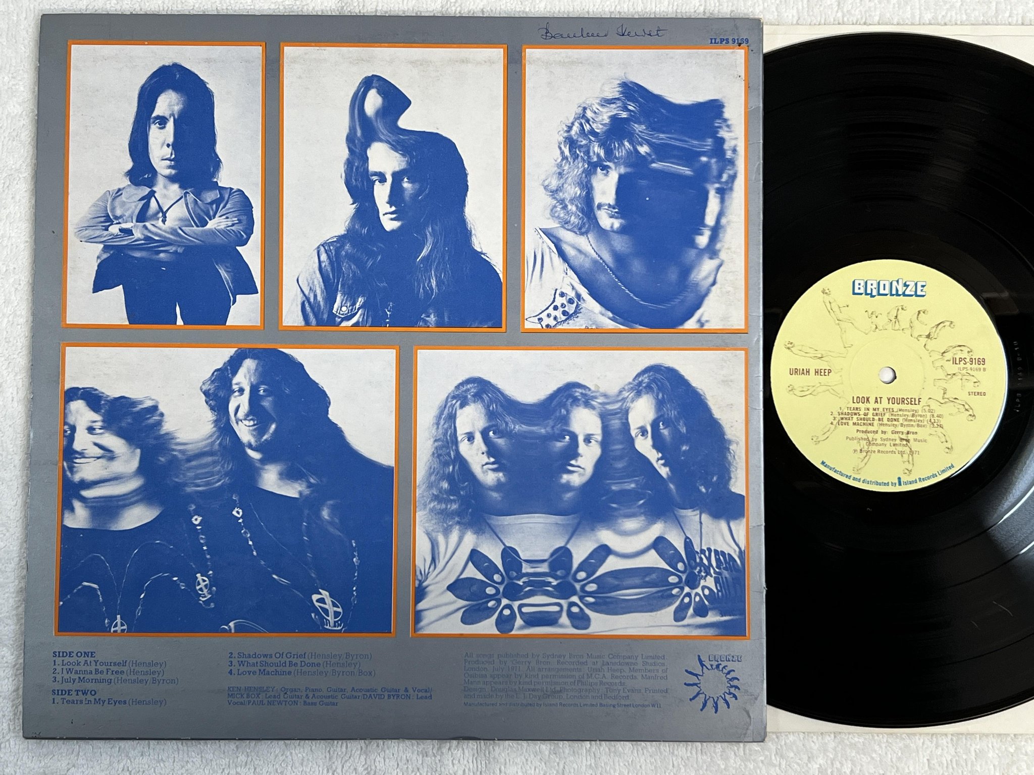 Omslagsbild för skivan URIAH HEEP look at yourself LP UK BRONZE ILPS 9169