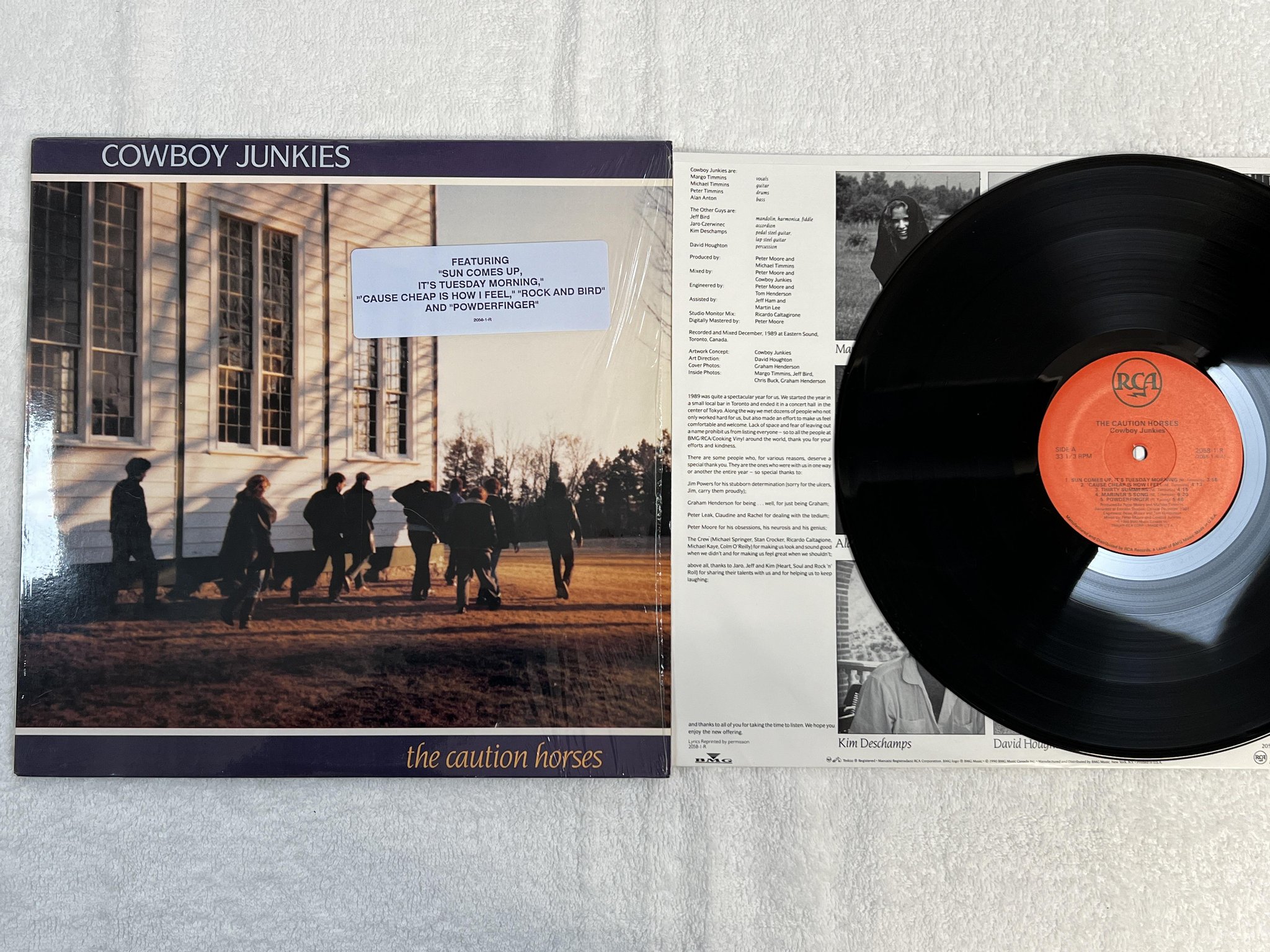 Omslagsbild för skivan COWBOY JUNKIES the caution horses LP -90 US RCA 2058-1 R ** US PRESSING **