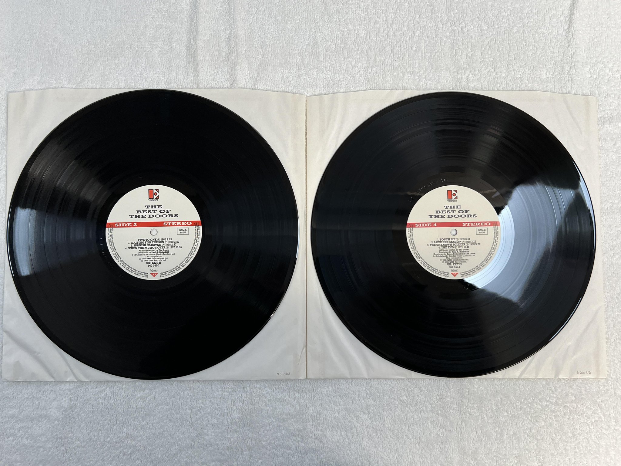 Omslagsbild för skivan THE DOORS The Best Of The Doors 2xLP -85 Ger ELEKTRA 960 345-1