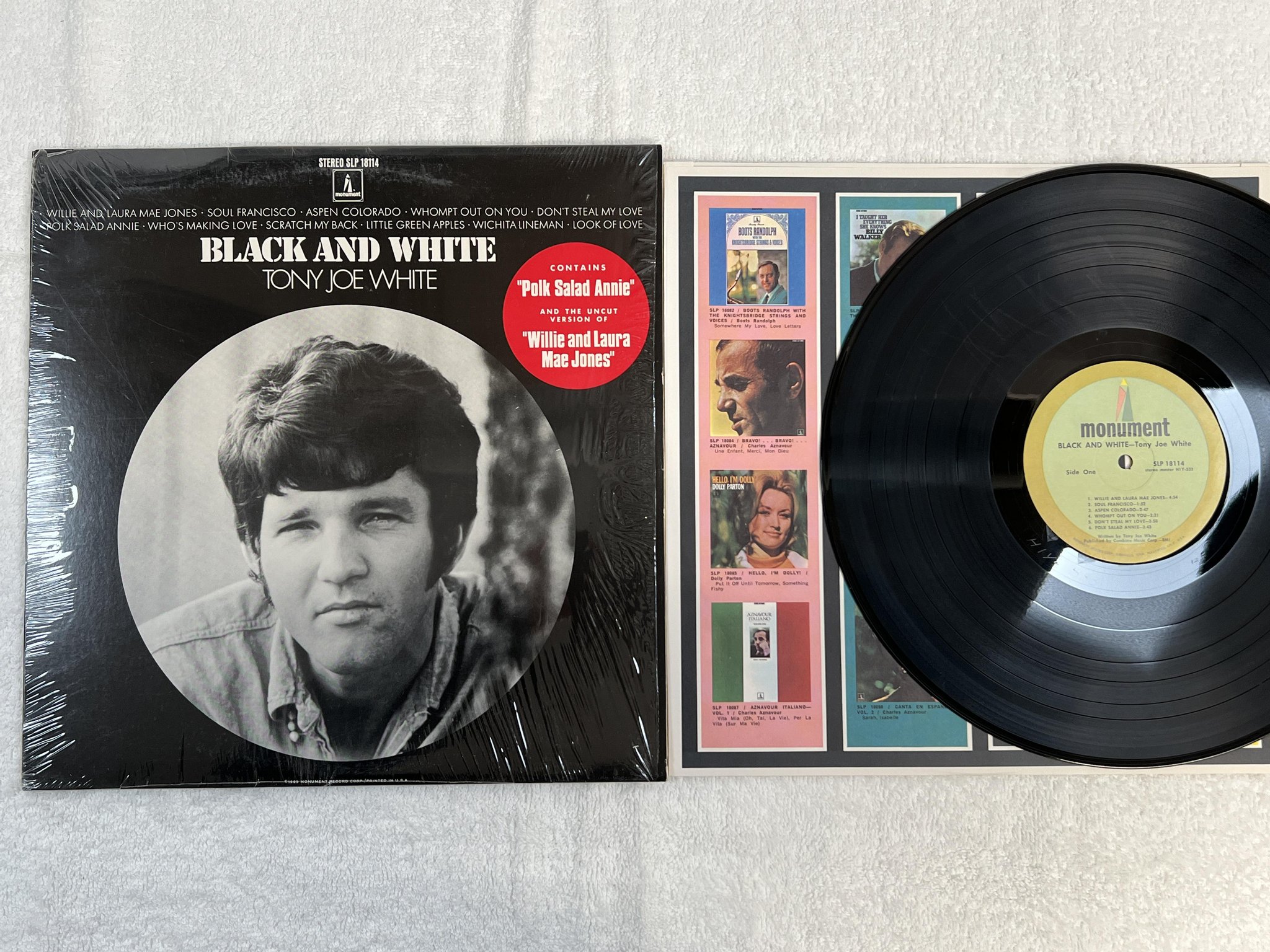 Omslagsbild för skivan TONY JOE WHITE black and whte LP US MONUMENT SLP 18114 ** SHRINK **