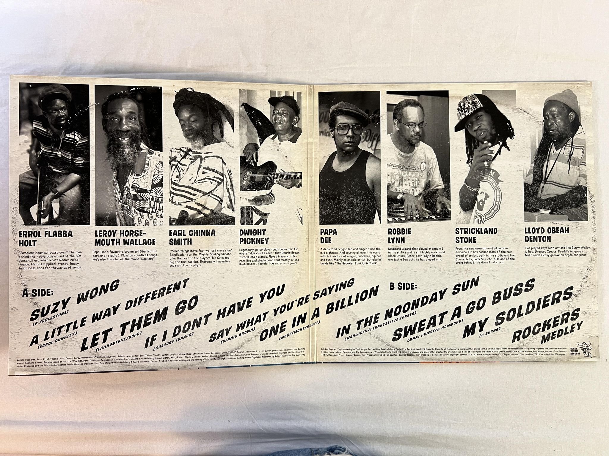 Omslagsbild för skivan PAPA DEE Papa Dee Meets The Jamaican Giants LP 2008/22 black viking BVR003