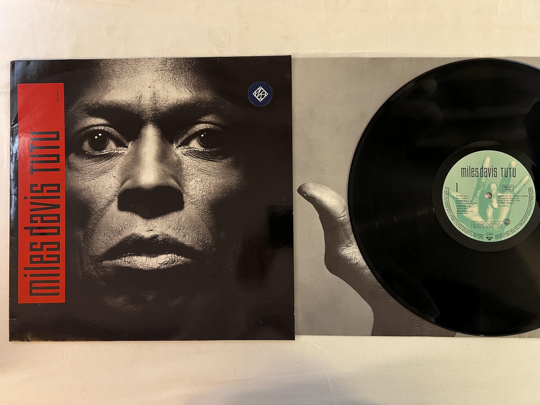 Omslagsbild för skivan MILES DAVIS tutu LP -86 Ger WARNER BROS 925 490-1