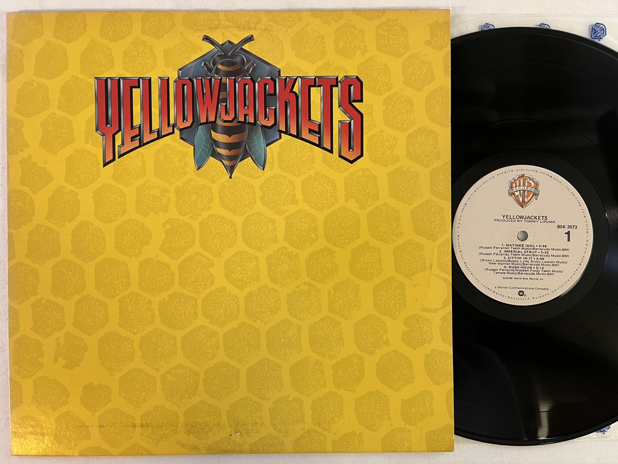 Omslagsbild för skivan YELLOWJACKETS s/t LP -81 US WARNER BSK 3573