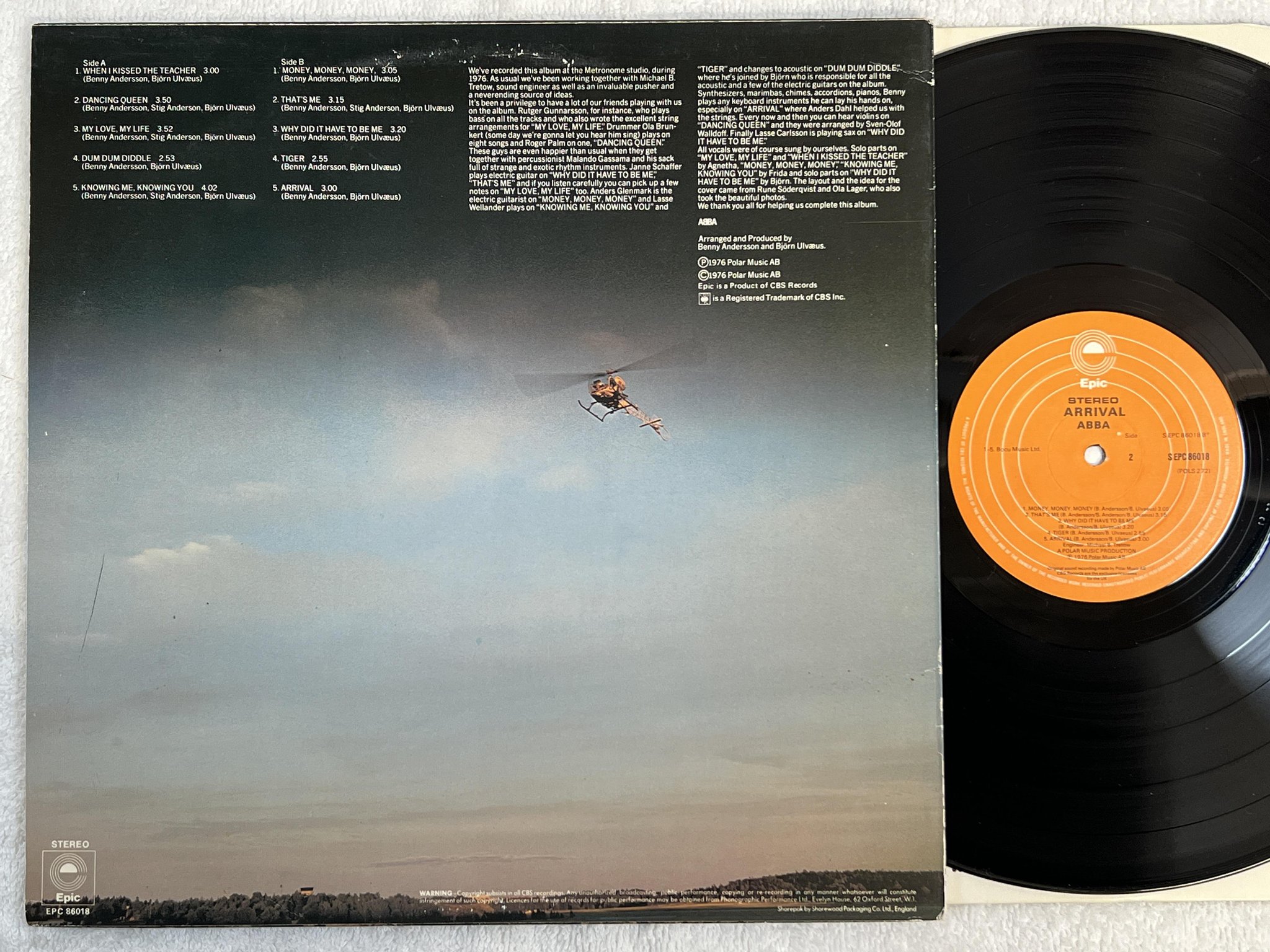 Omslagsbild för skivan ABBA arrival LP -76 UK EPIC S EPC 86018
