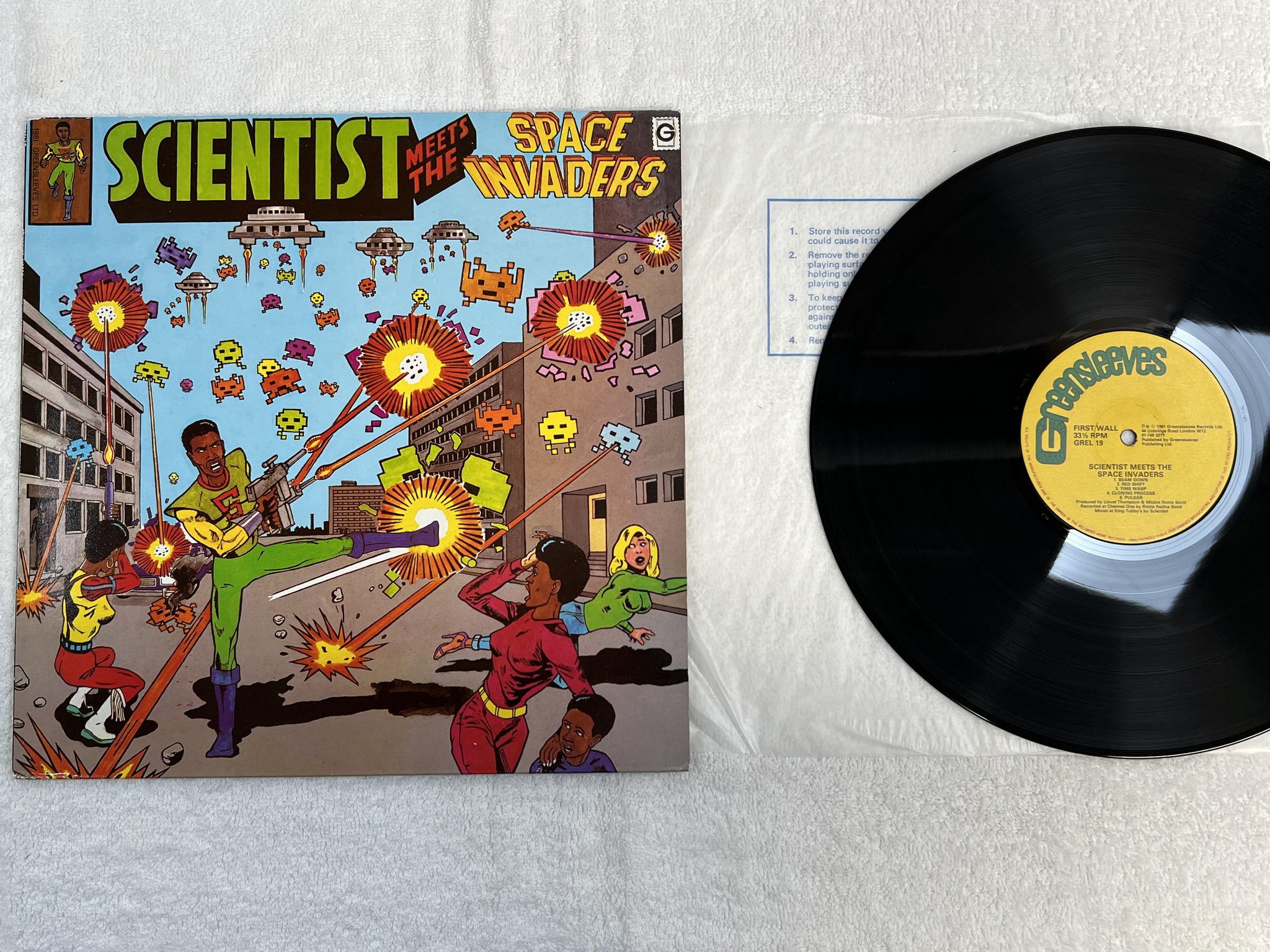 Omslagsbild för skivan SCIENTIST meets THE SPACE INVANDERS LP -81 UK GREENSLEEVES GREL-19