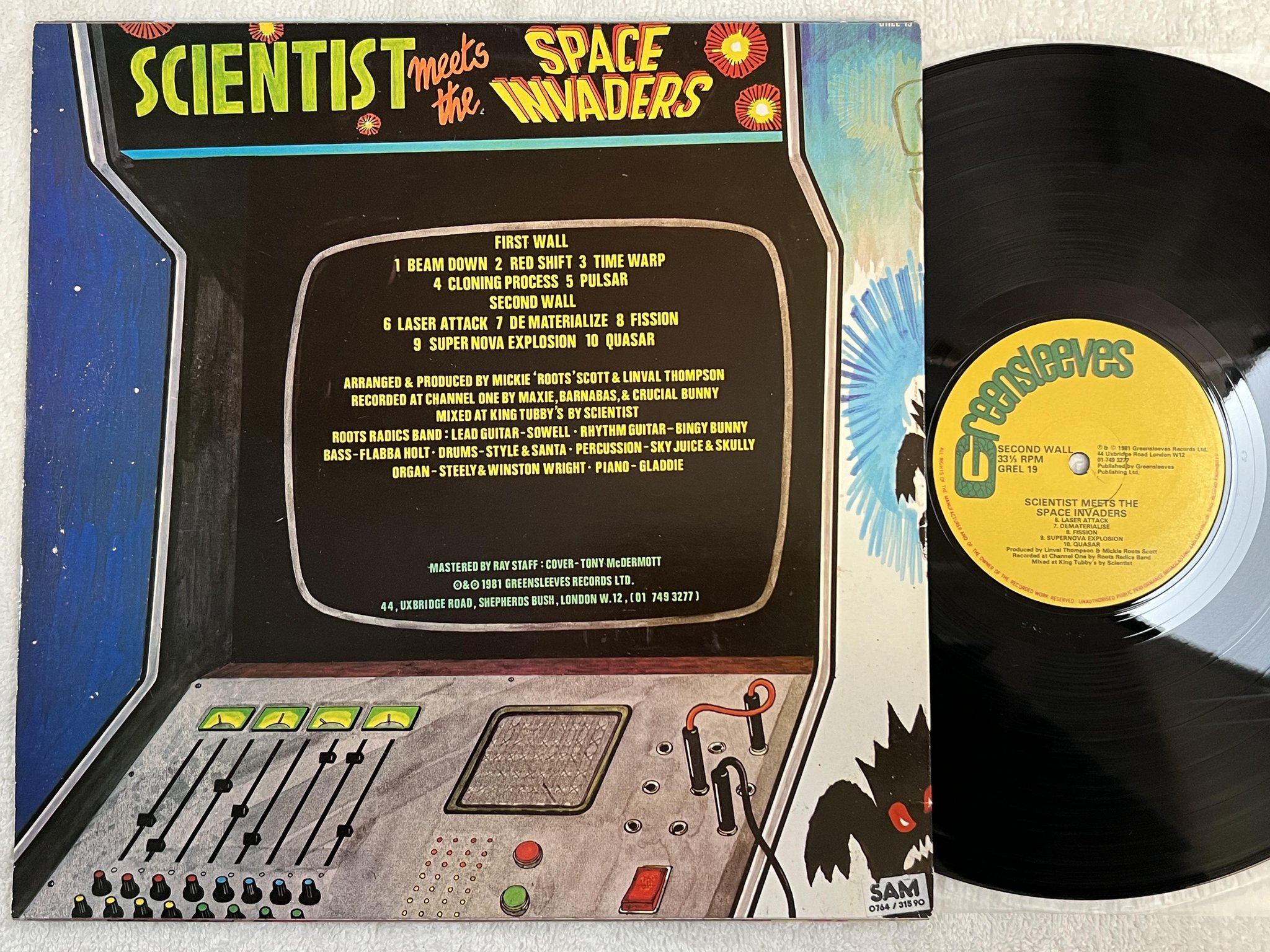 Omslagsbild för skivan SCIENTIST meets THE SPACE INVANDERS LP -81 UK GREENSLEEVES GREL-19