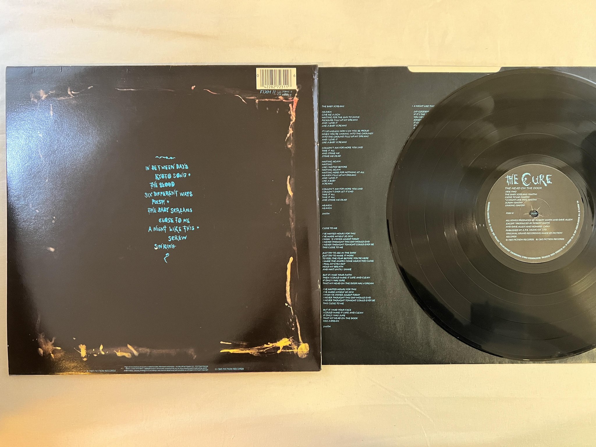 Omslagsbild för skivan THE CURE The Head On The Doort LP -85 fiction FIXH 11