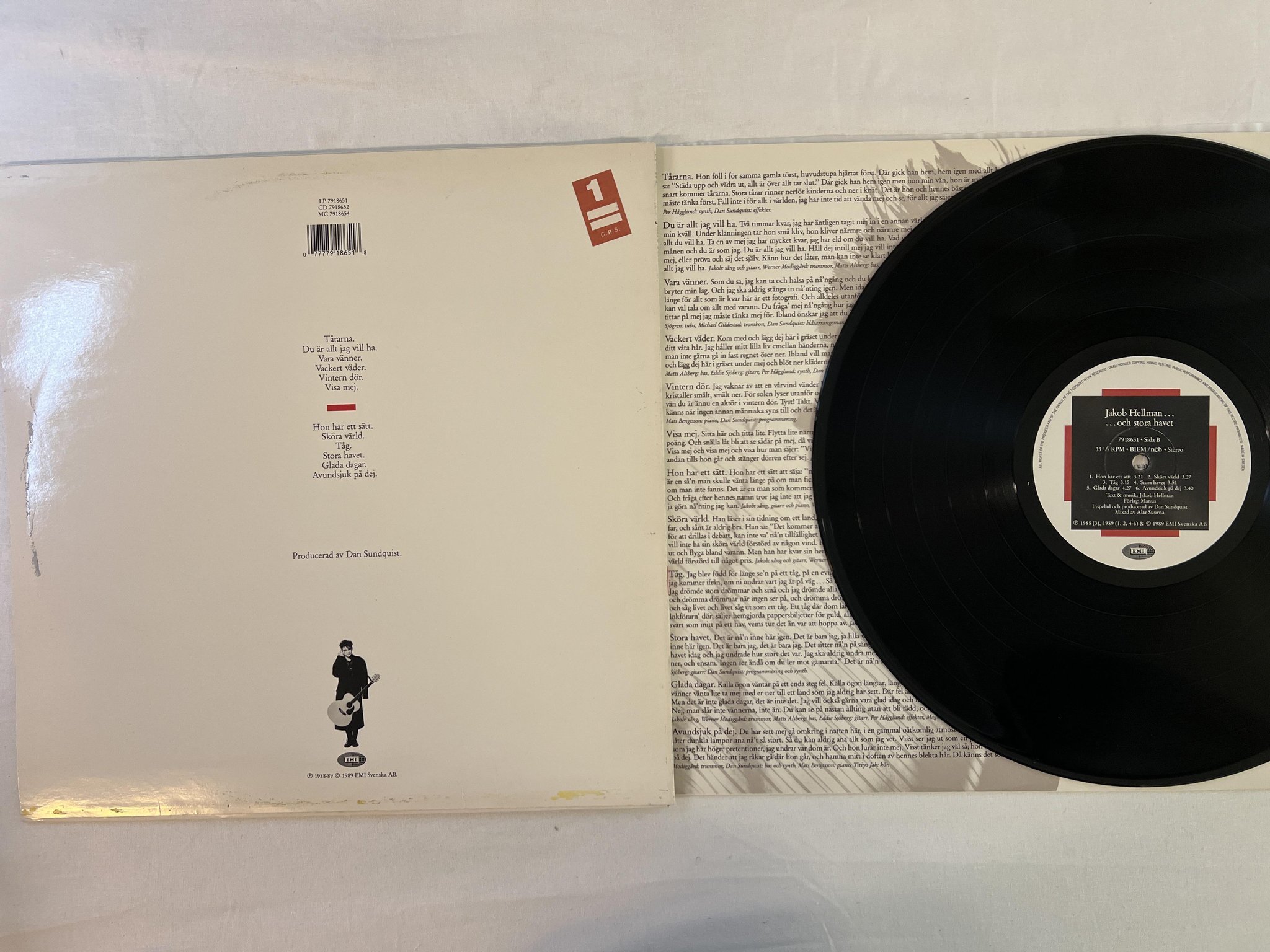 Omslagsbild för skivan JAKOB HELLMAN ...och stora havet LP -89 EMI 7918651 ** VARA VÄNNER **