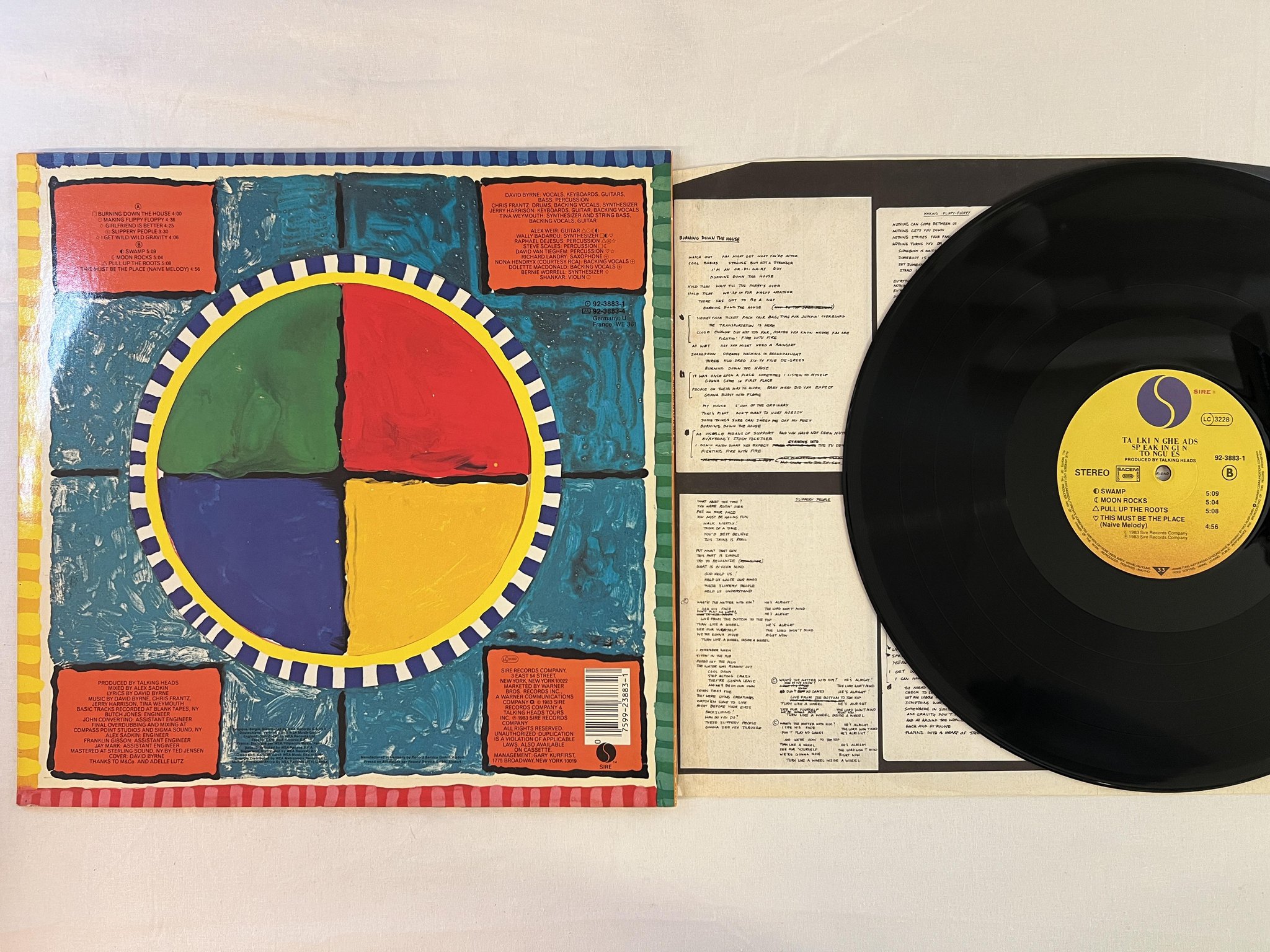 Omslagsbild för skivan TALKING HEADS speaking in tongues LP -83 Ger SIRE 92-3883-1