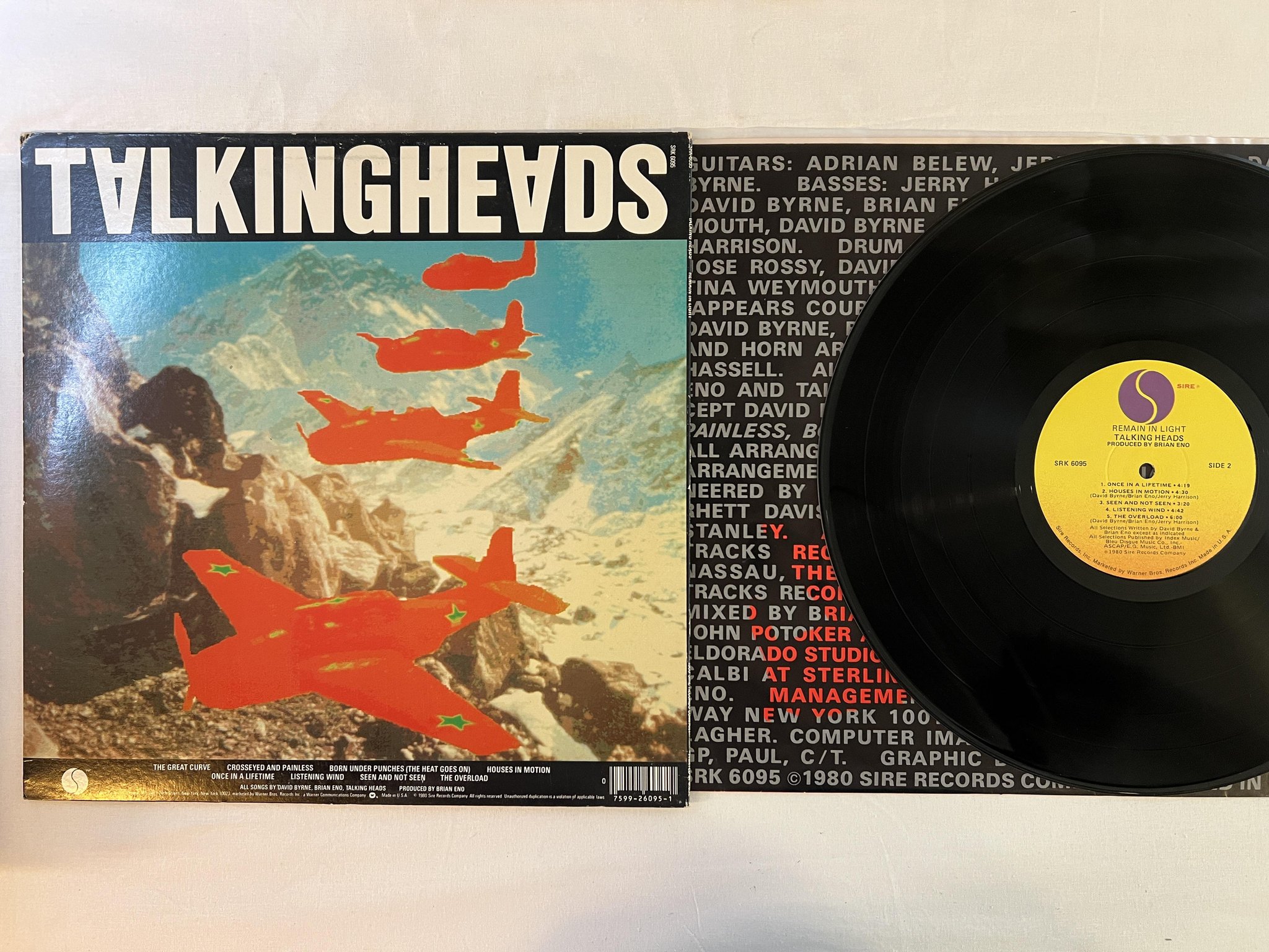 Omslagsbild för skivan TALKING HEADS remain in light LP -80 US SIRE SRK 6095