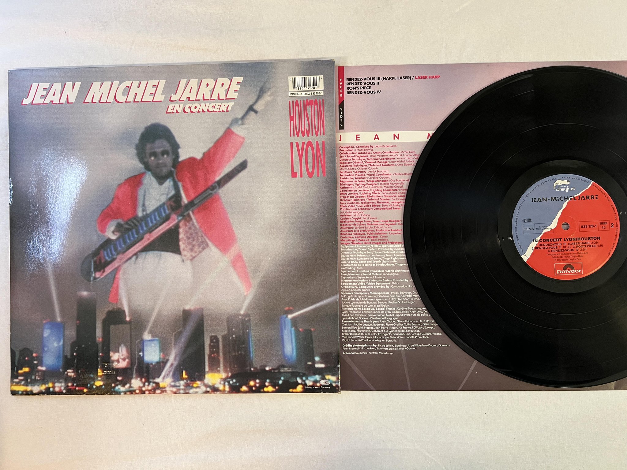 Omslagsbild för skivan JEAN-MICHAEL JARRE in concert Lyon LP Ger re DREYFUS 833 170-1