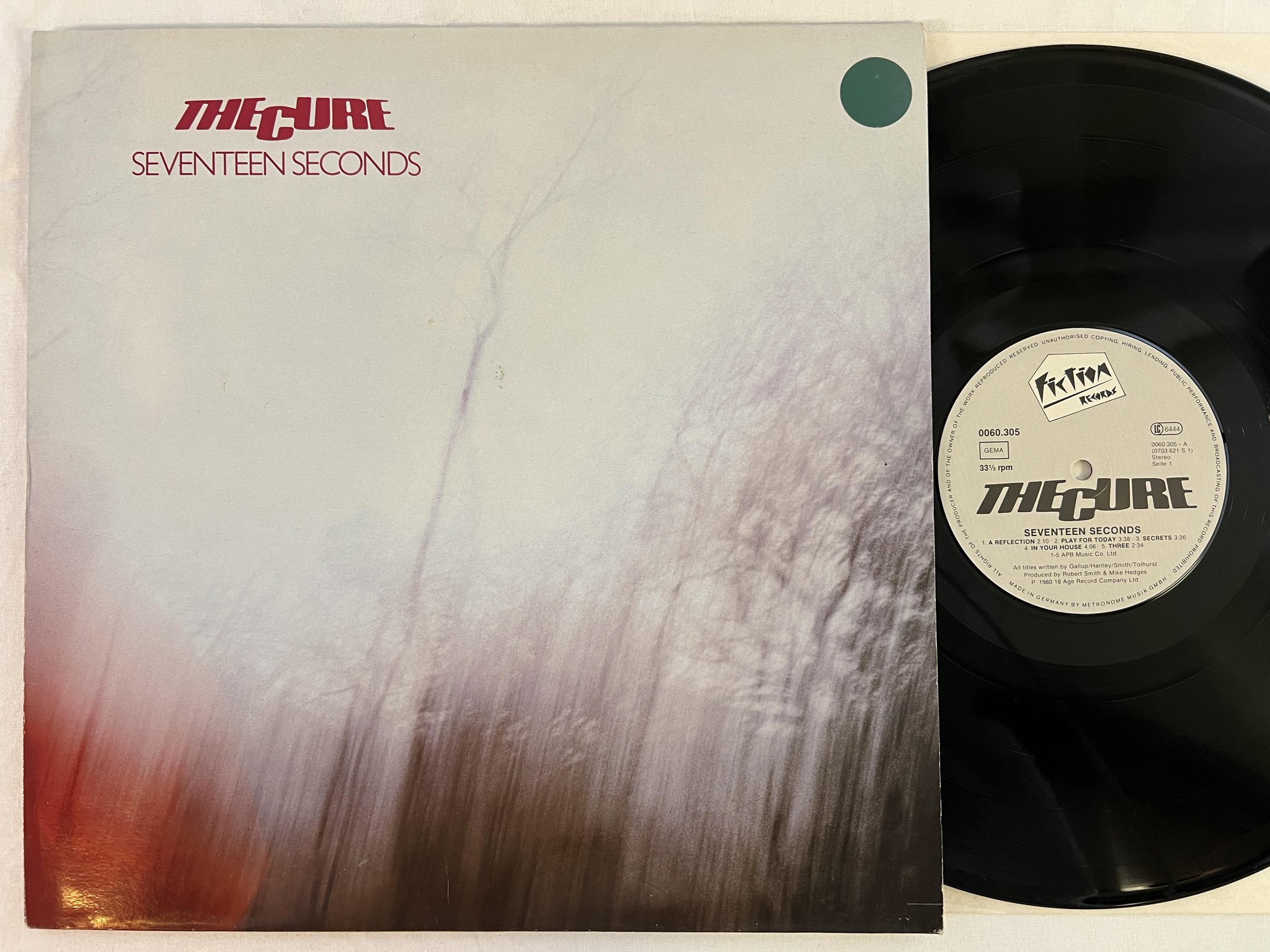 Omslagsbild för skivan THE CURE seventeen seconds LP -80 Ger FICTION 0060.305