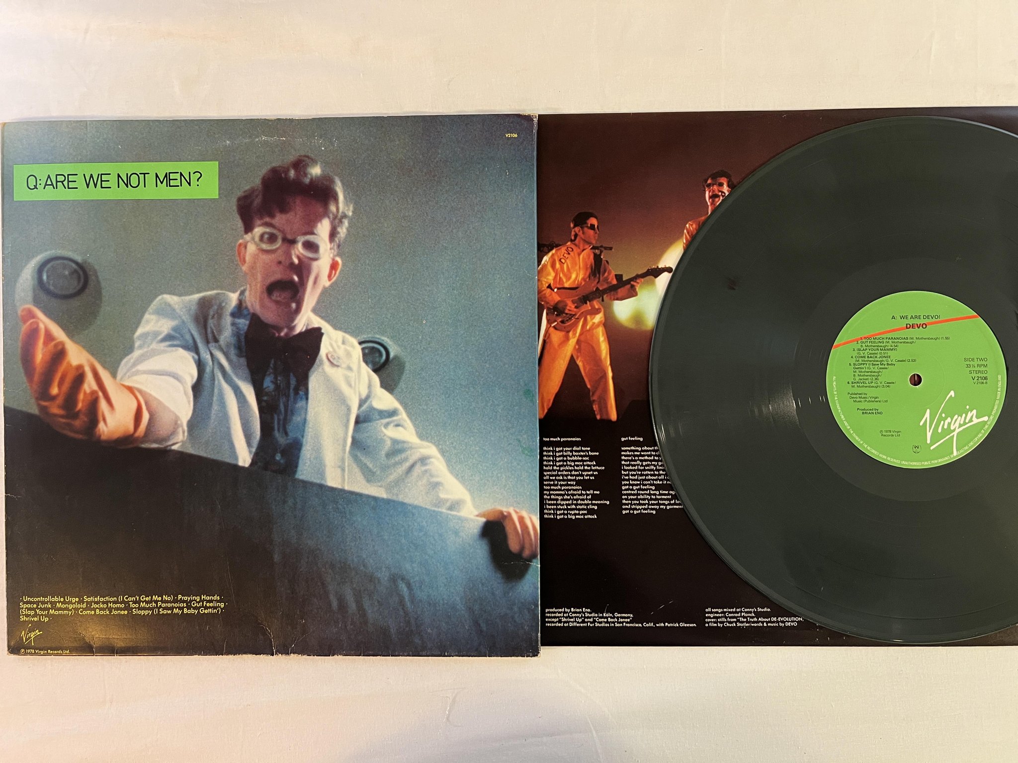 Omslagsbild för skivan DEVO Q: are we not men? LP -78 VIRGIN V2106 *** GREY VINYL ***