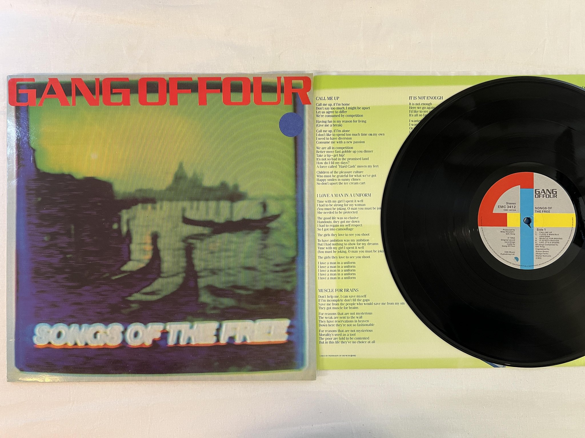 Omslagsbild för skivan GANG OF FOUR songs of the free LP -82 UK EMI EMC 3412