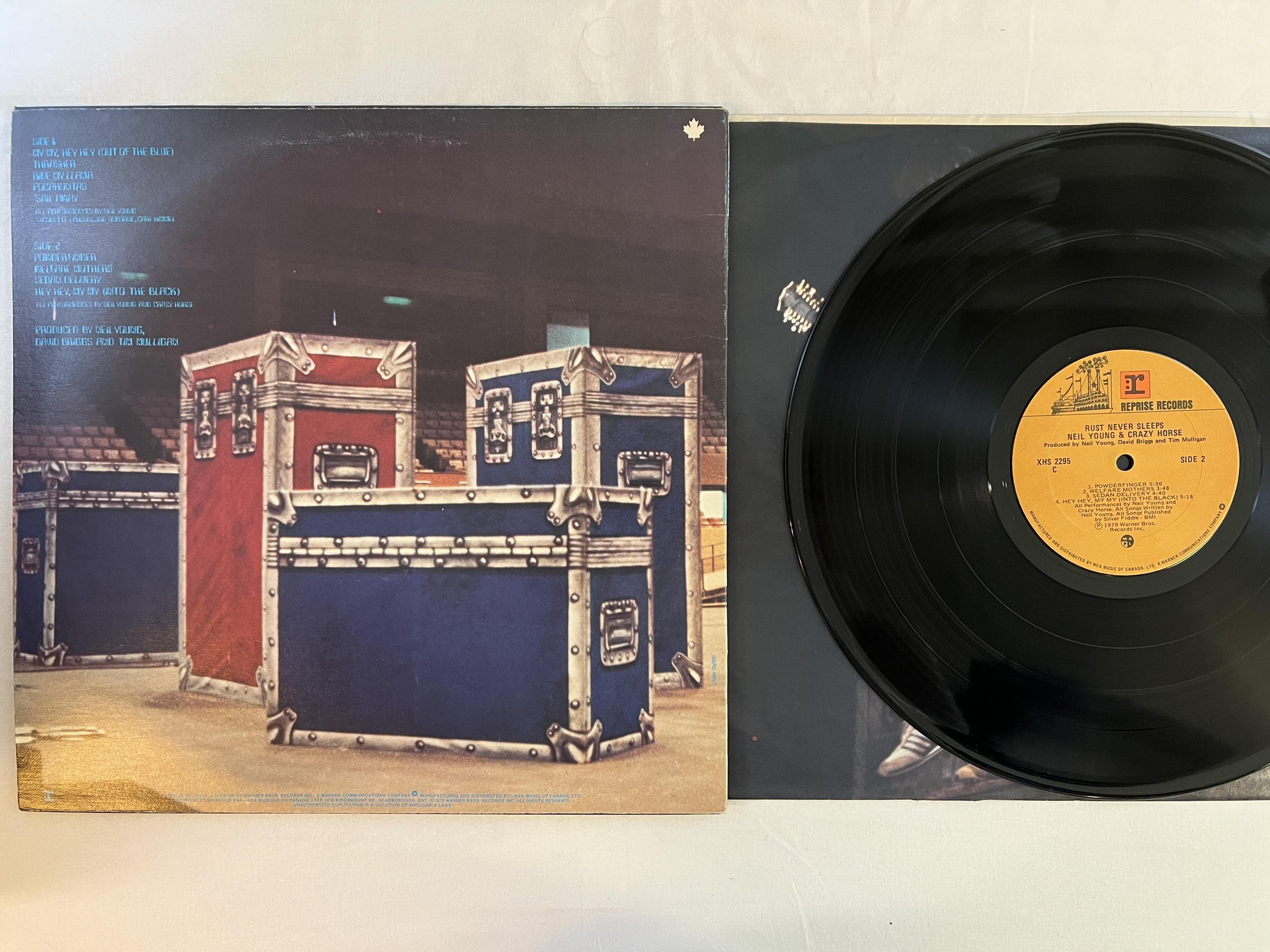 Omslagsbild för skivan NEIL YOUNG rust never sleeps LP -79 Can REPRISE XHS 2295