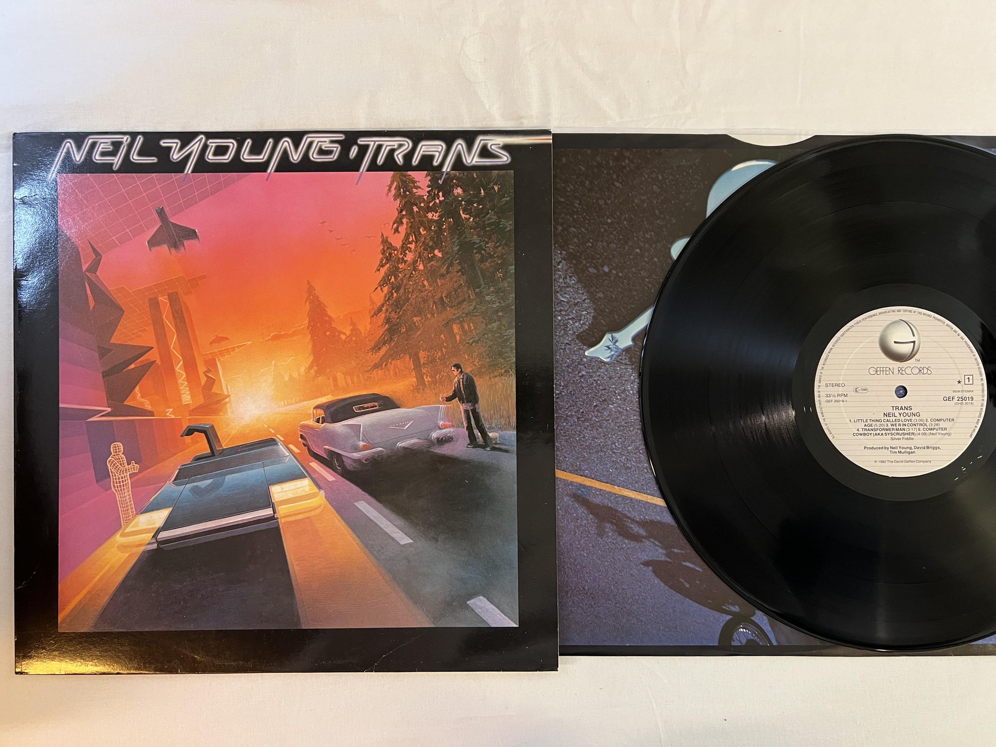 Omslagsbild för skivan NEIL YOUNG trans LP -82 Hol GEFFEN GEF 25019