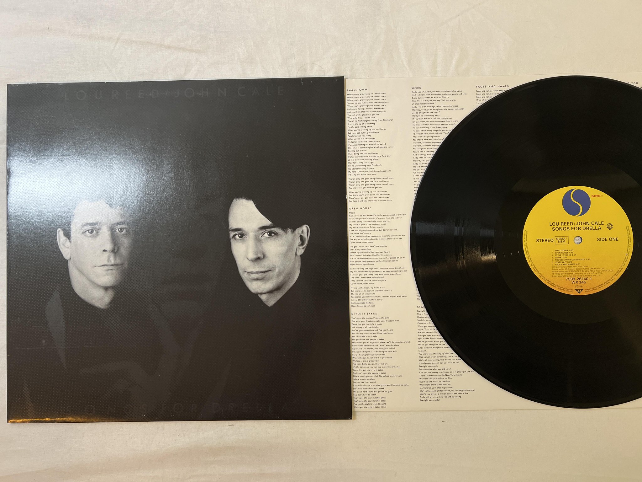 Omslagsbild för skivan LOU REED / JOHN CALE songs for drella LP -90 SIRE 7599 26140-1