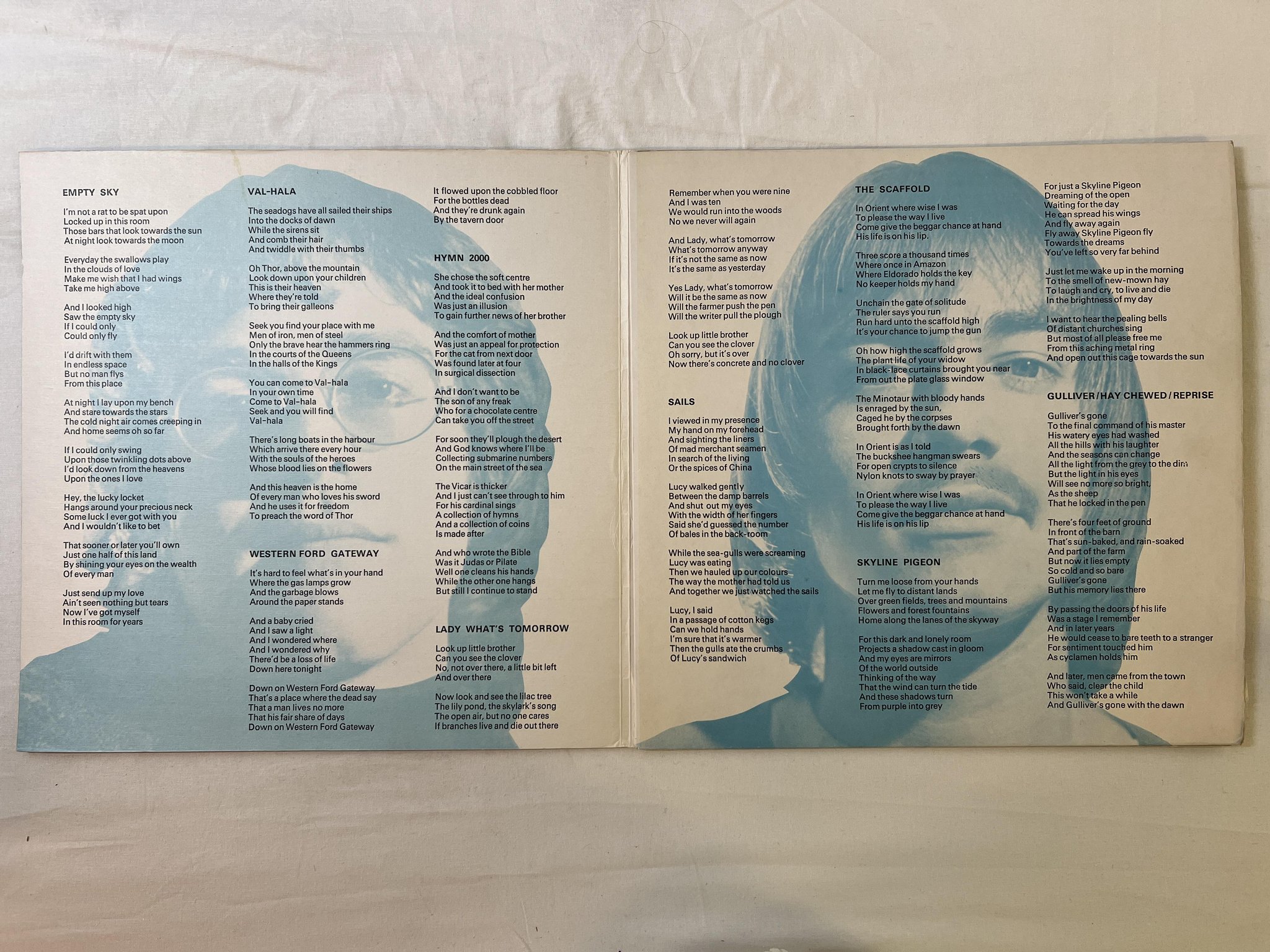 Omslagsbild för skivan ELTON JOHN empty sky LP -69 UK DJM DJLPS 403