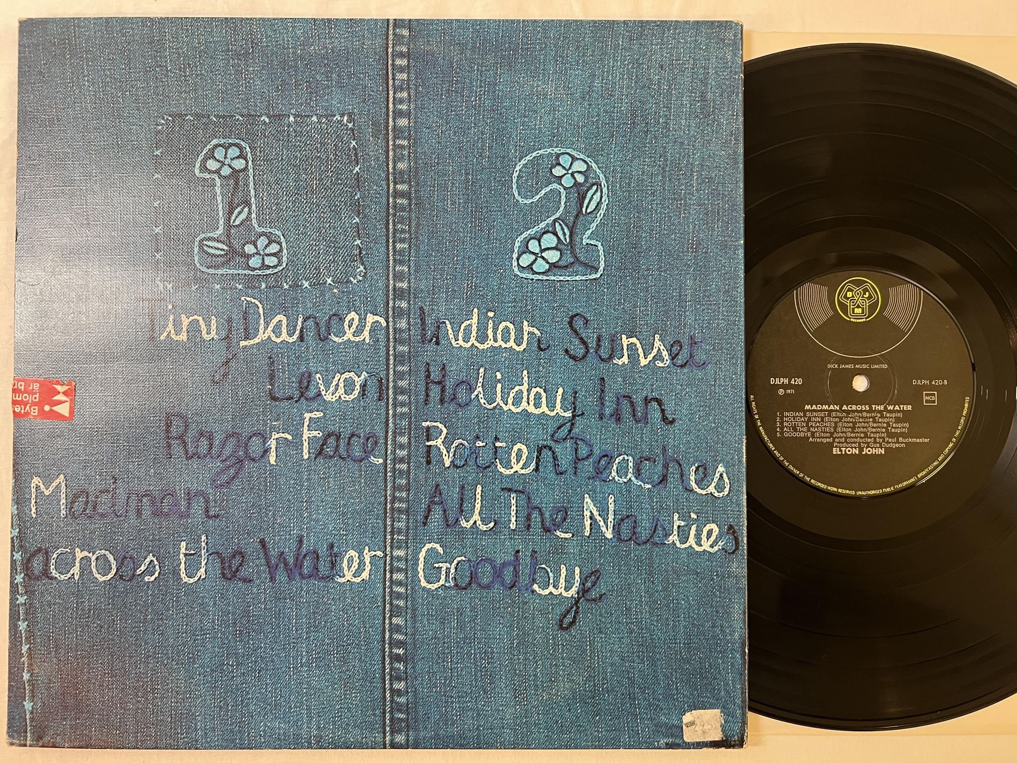 Omslagsbild för skivan ELTON JOHN madman across the water LP -71 ncb DJM DJLPH 420