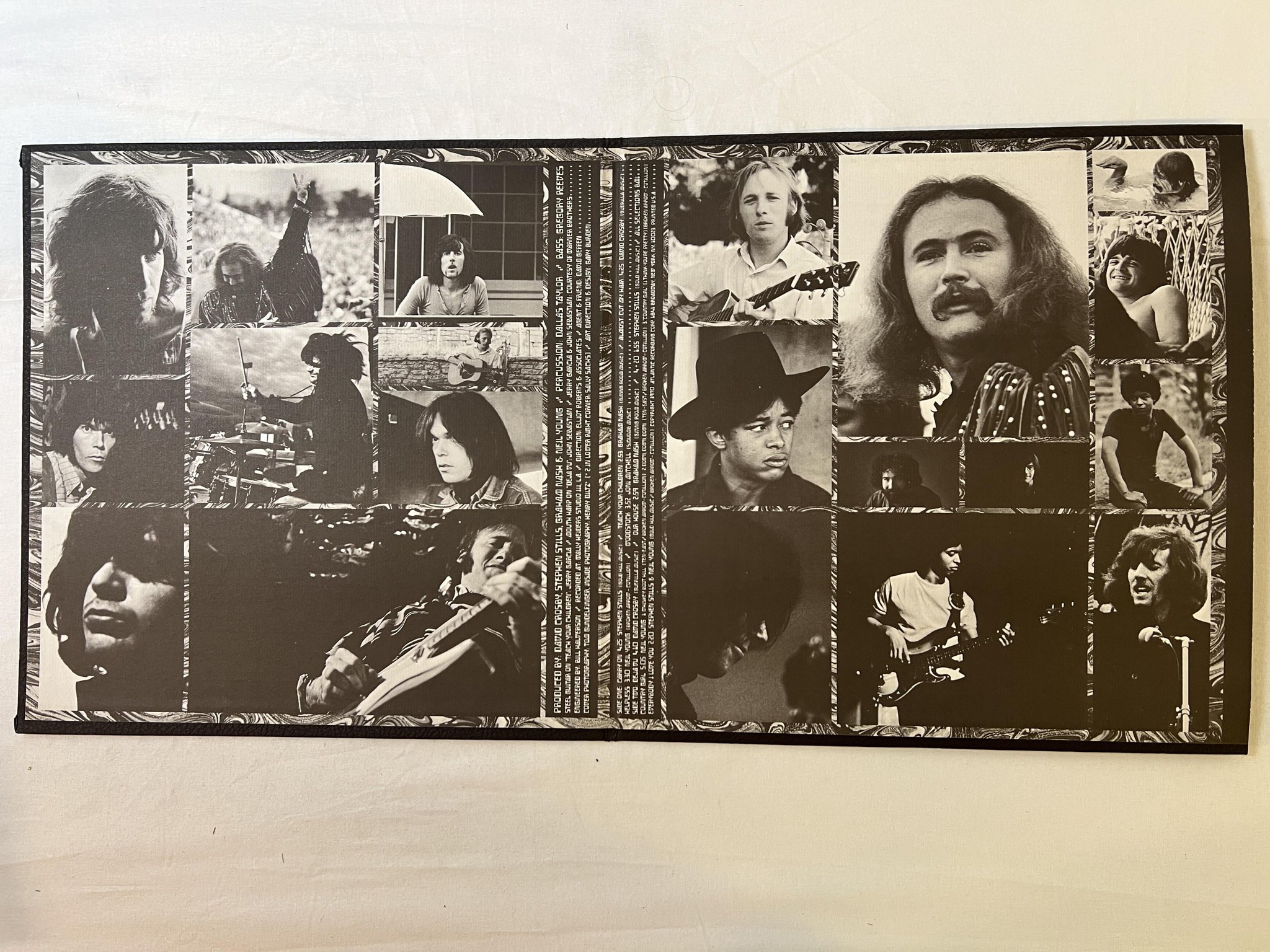 Omslagsbild för skivan CROSBY STILLS NASH & YOUNG deja vu LP US ATLANTIC SD 7200