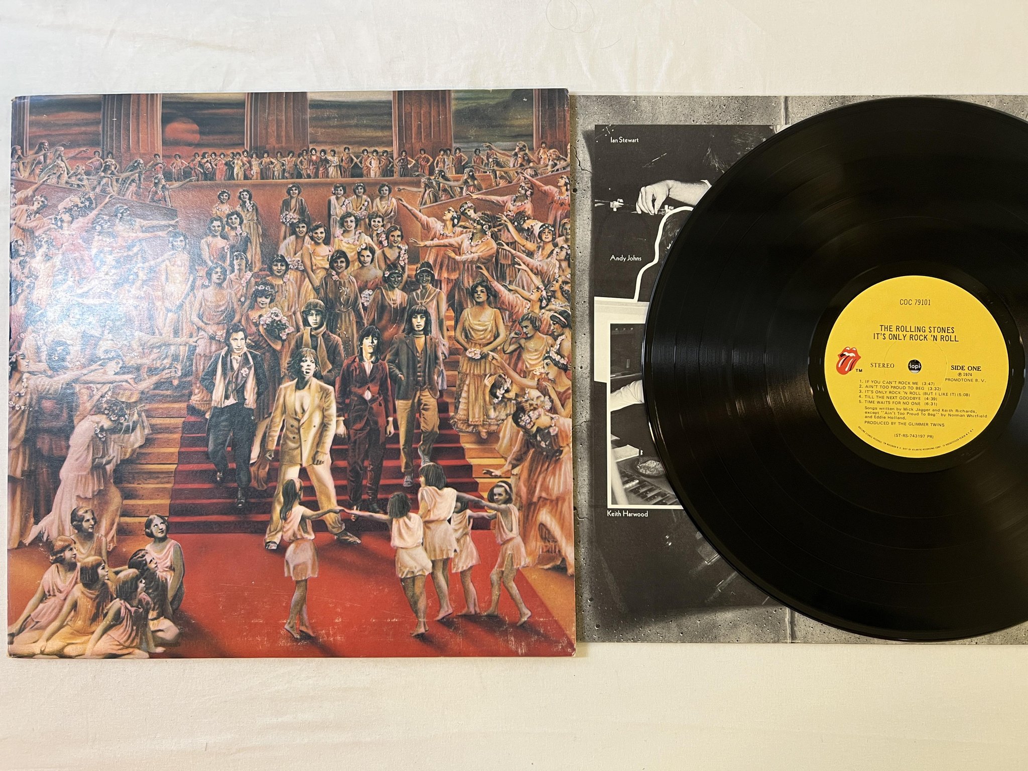 Omslagsbild för skivan THE ROLLING STONES it's only rock n roll LP -74 US COC 79101