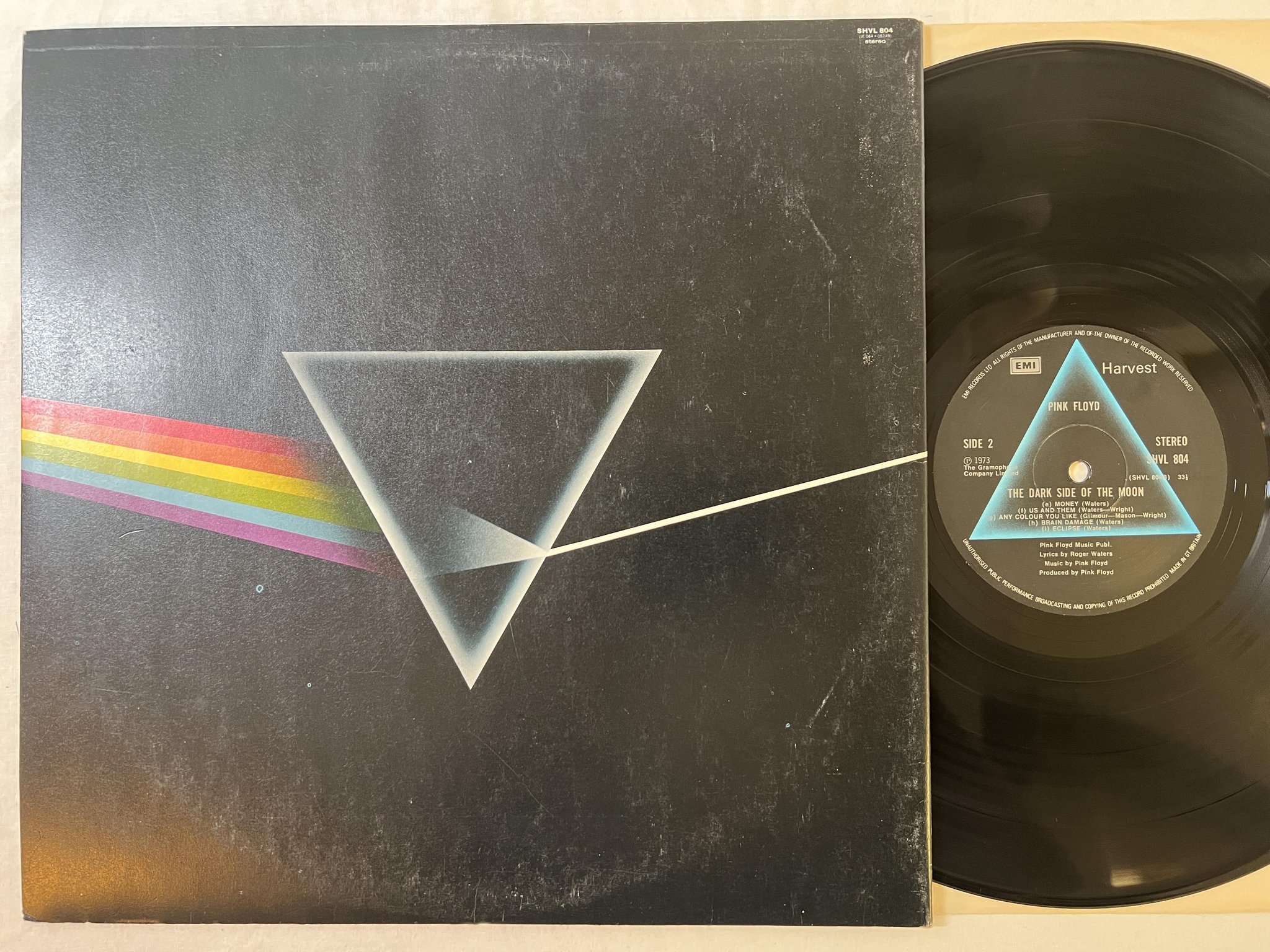 Omslagsbild för skivan PINK FLOYD the dark side of the moon LP UK HARVEST SHVL 804 ** w/ posters **